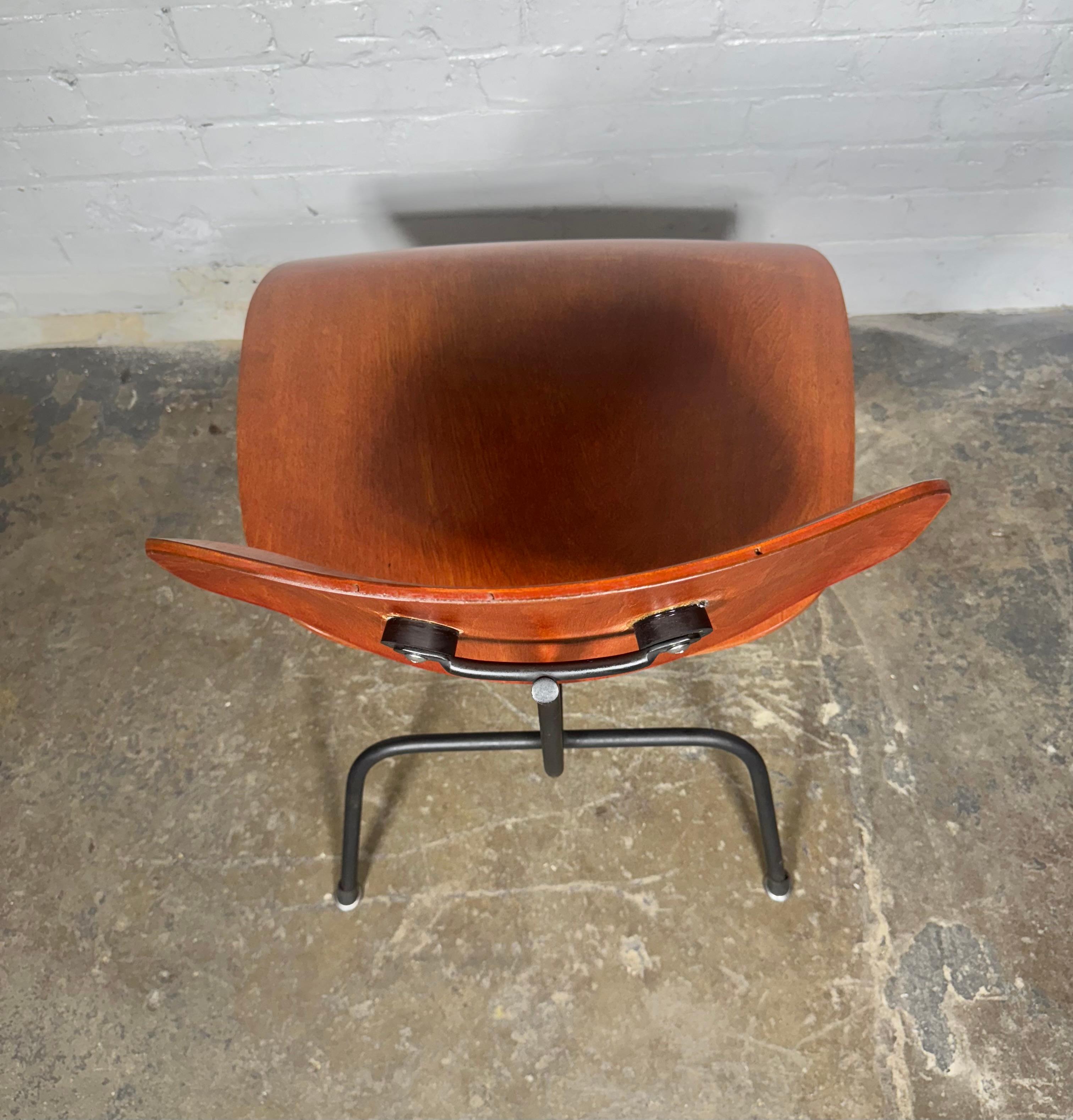 Early LCM Red Aniline Dyed by Charles Eames for Herman Miller For Sale 3