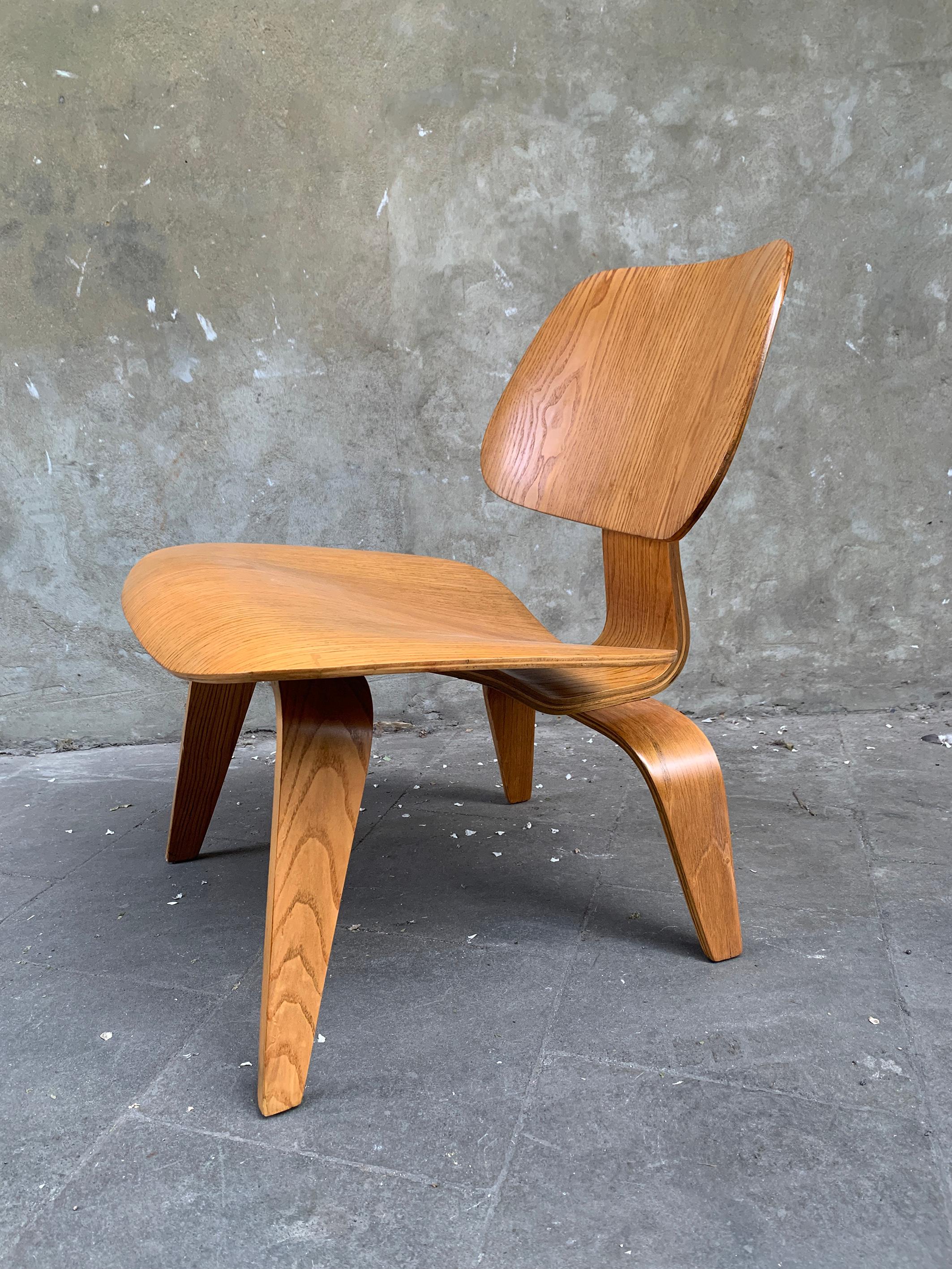Early LCW Lounge Chair in Ash by Charles & Ray Eames, Herman Miller, 1950s 1