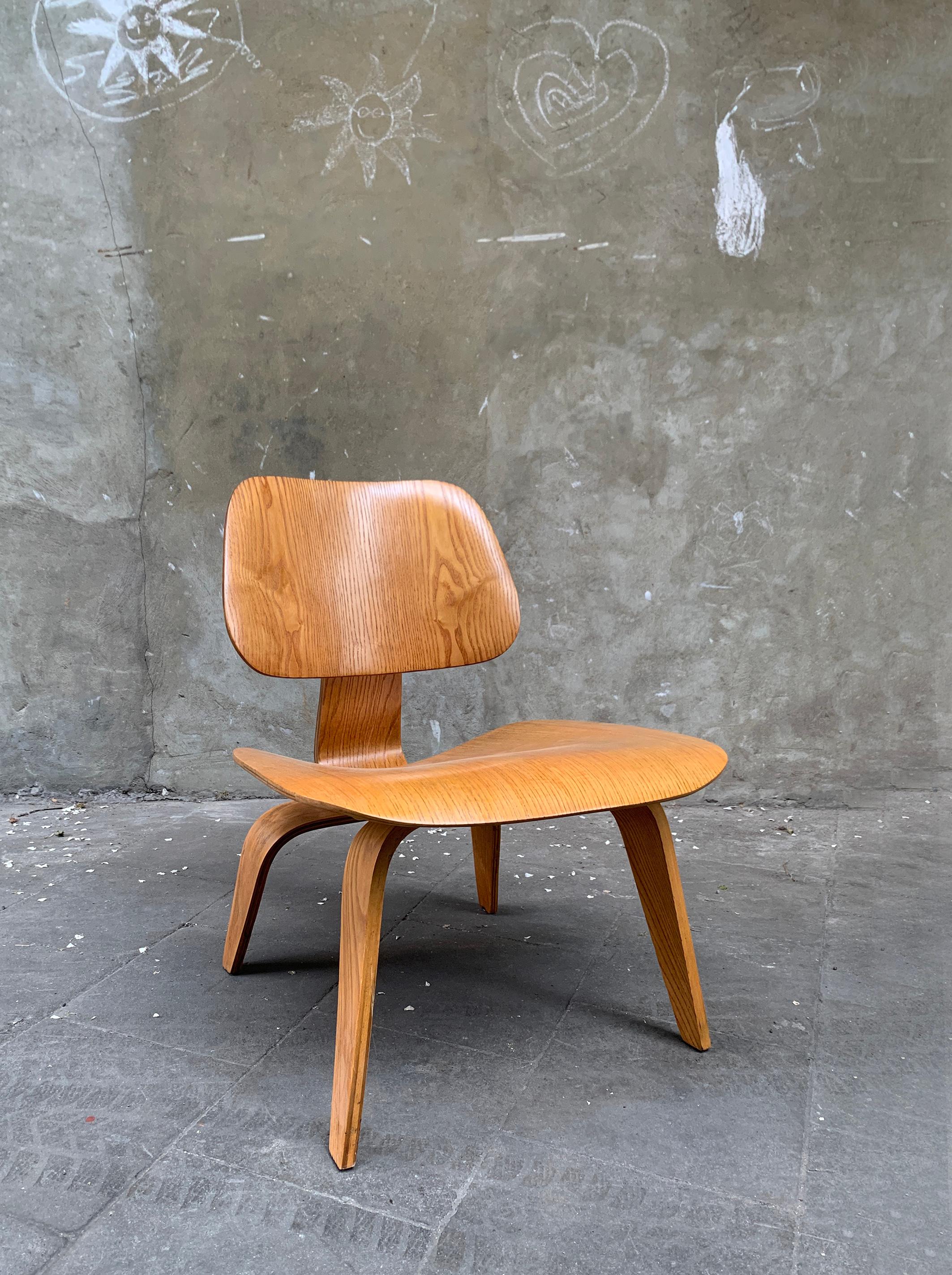 Early LCW Lounge Chair in Ash by Charles & Ray Eames, Herman Miller, 1950s 5