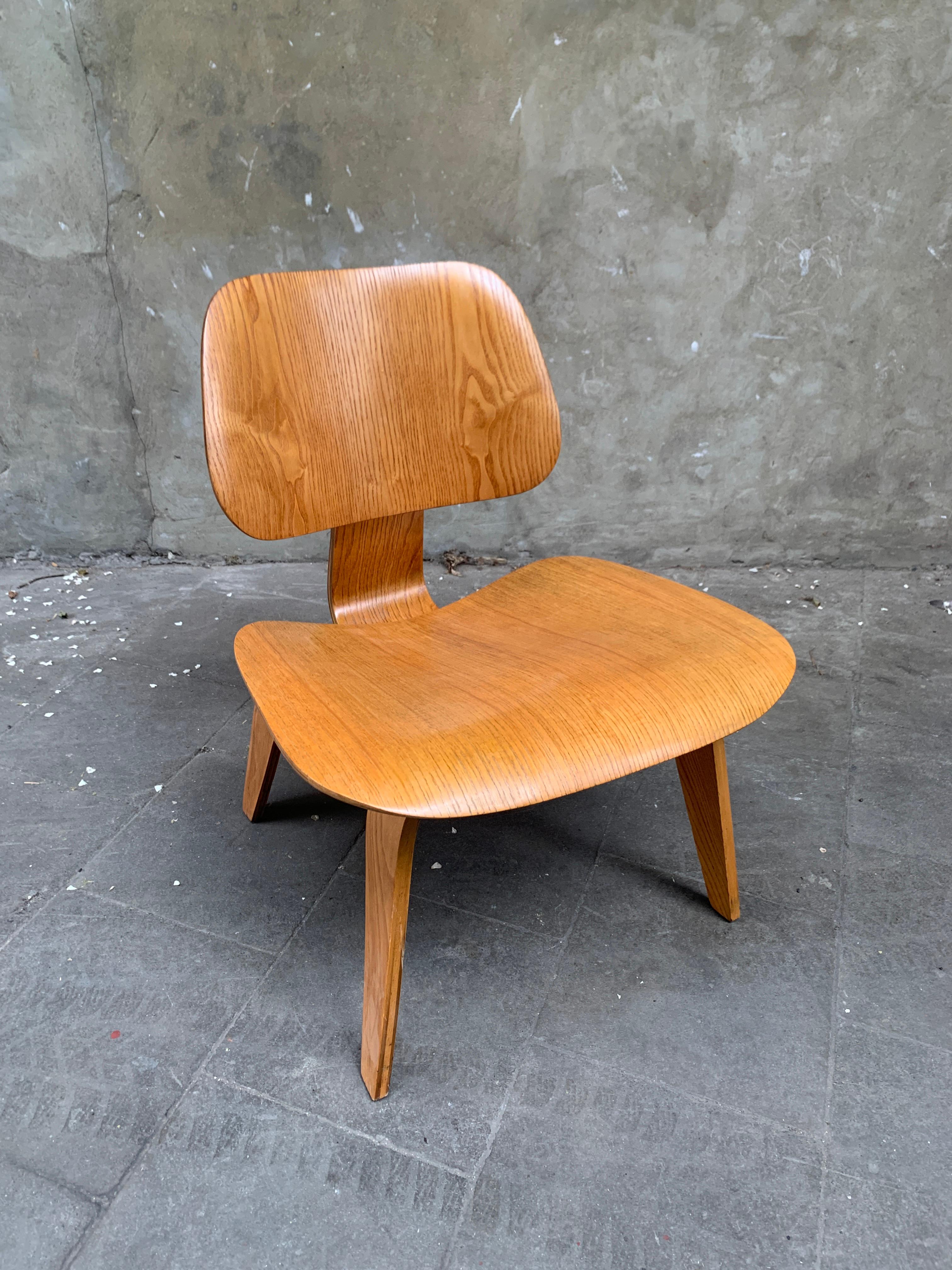 LCW (Lounge Chair Wood) chair created by Charles and Ray Eames around 1945.

Chair sold by Herman Miller, but produced by Evans Plywood in 1948-1949. The 5-2-5 screw arrangement beneath has only be used by Evans Products. Once Herman Miller has