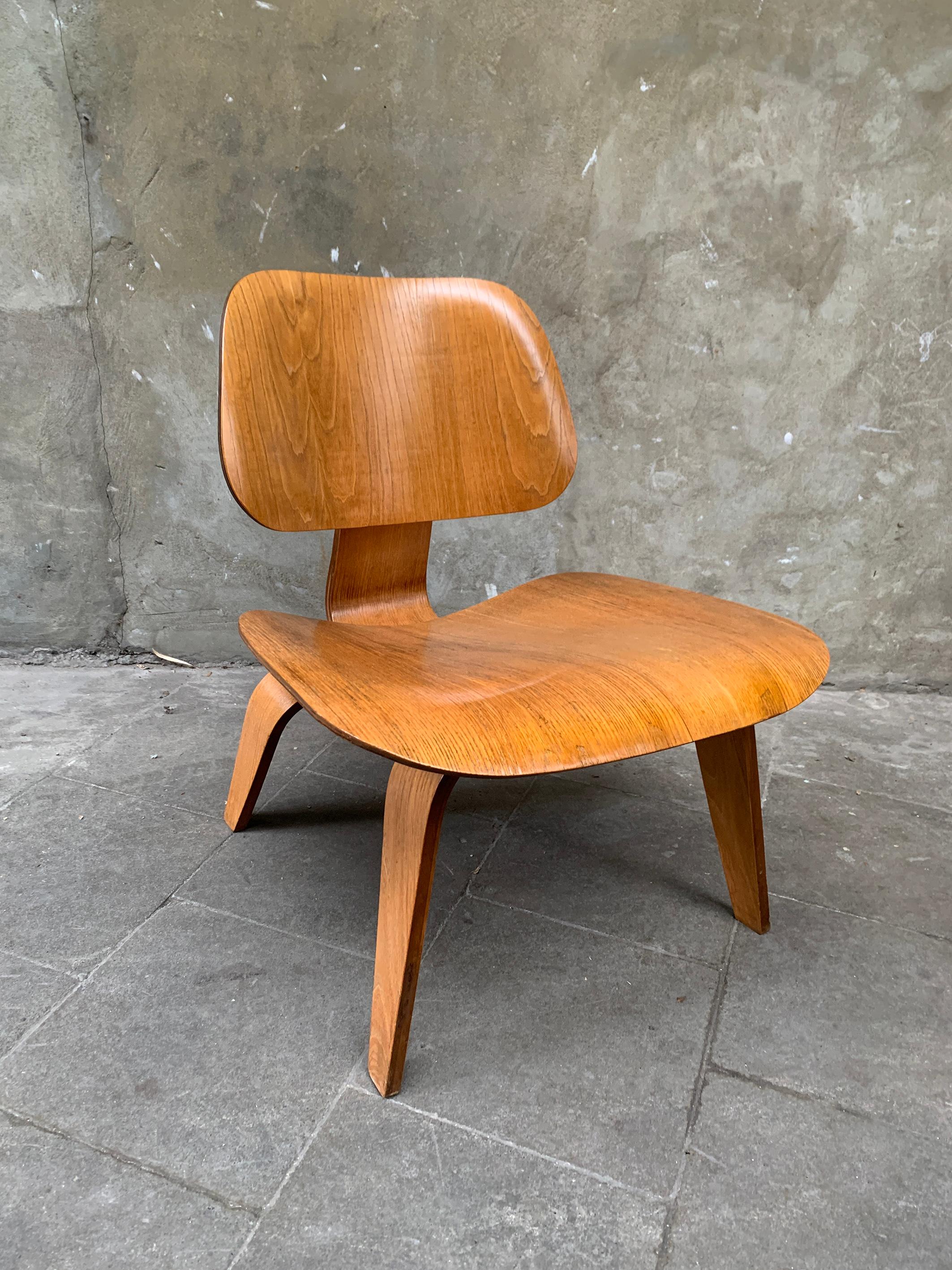 Early LCW Lounge Chair in Ash, Charles & Ray Eames Herman Miller / Evans 1940s In condizioni buone in vendita a Vorst, BE