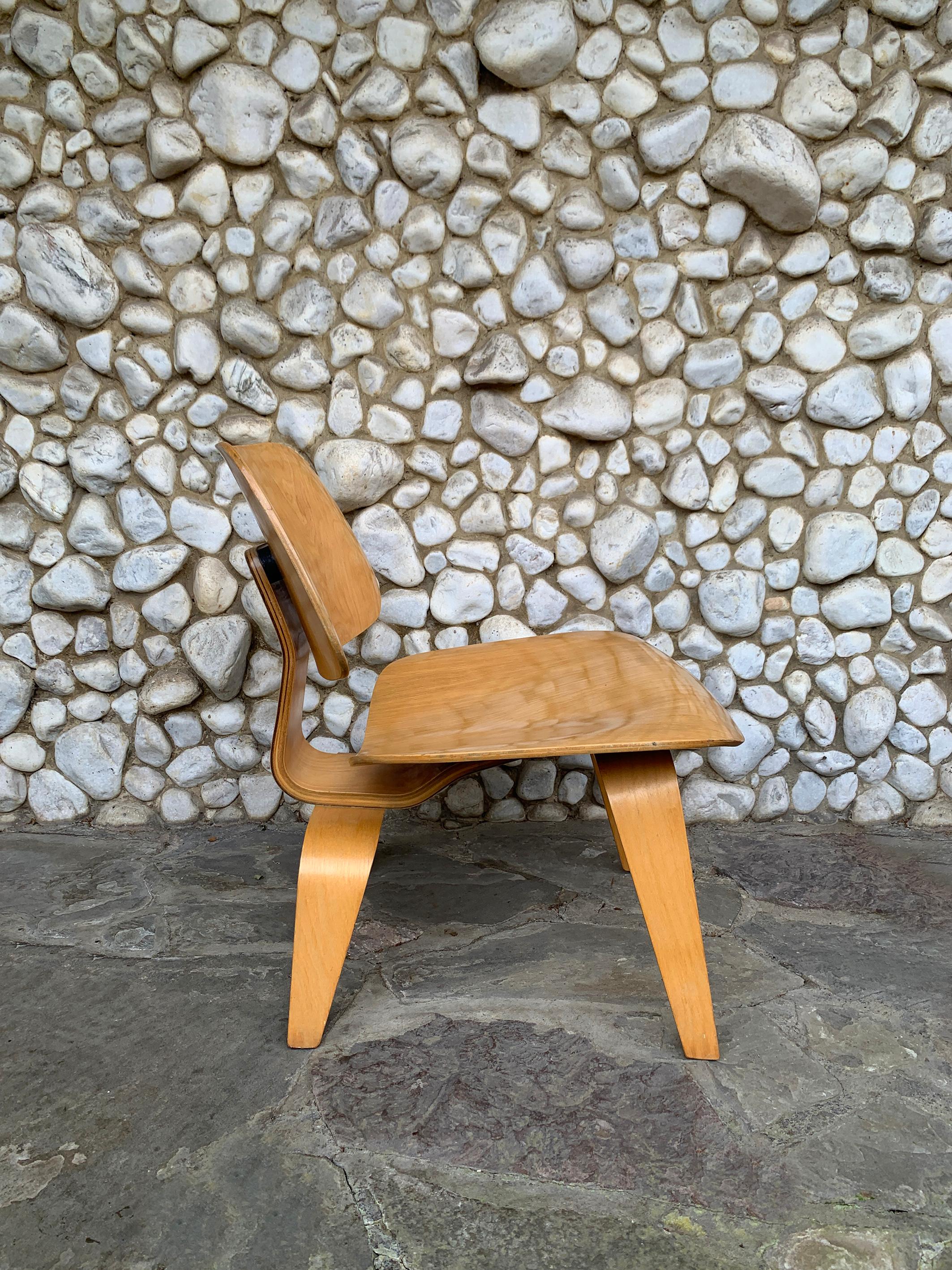 Mid-Century Modern Early LCW Lounge Chair en bouleau par Charles and Ray Eames, Herman Miller, années 1950 en vente