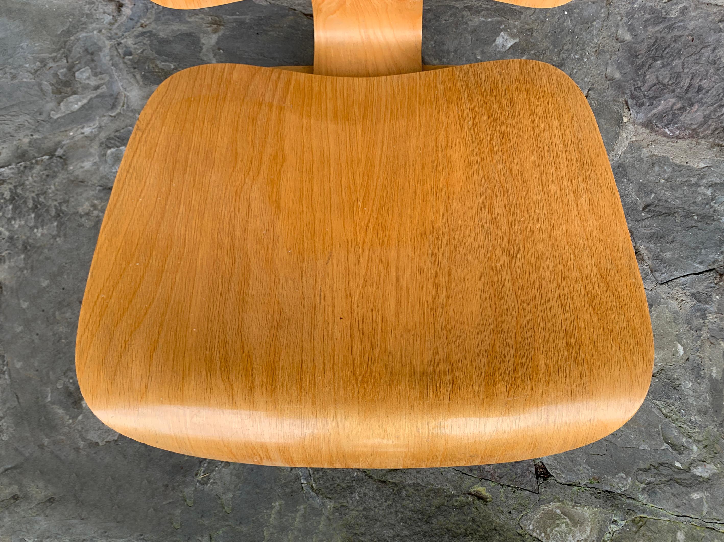 20ième siècle Early LCW Lounge Chair en bouleau par Charles and Ray Eames, Herman Miller, années 1950 en vente