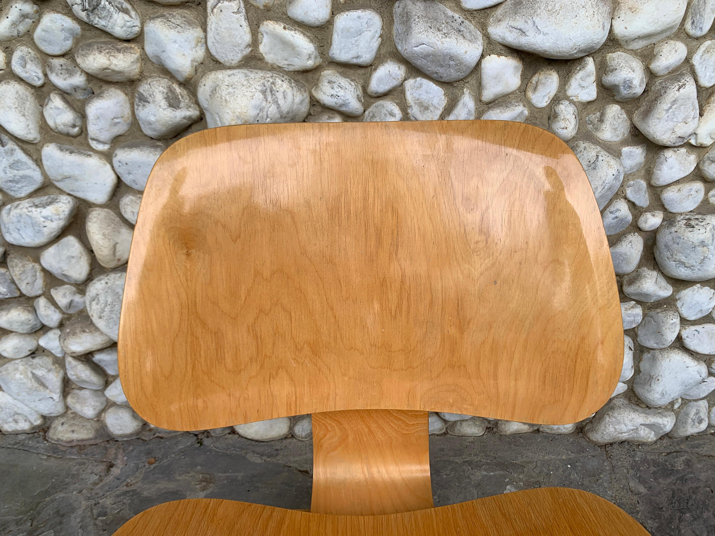 20th Century Early LCW Lounge Chair in Birch by Charles & Ray Eames, Herman Miller, 1950s For Sale