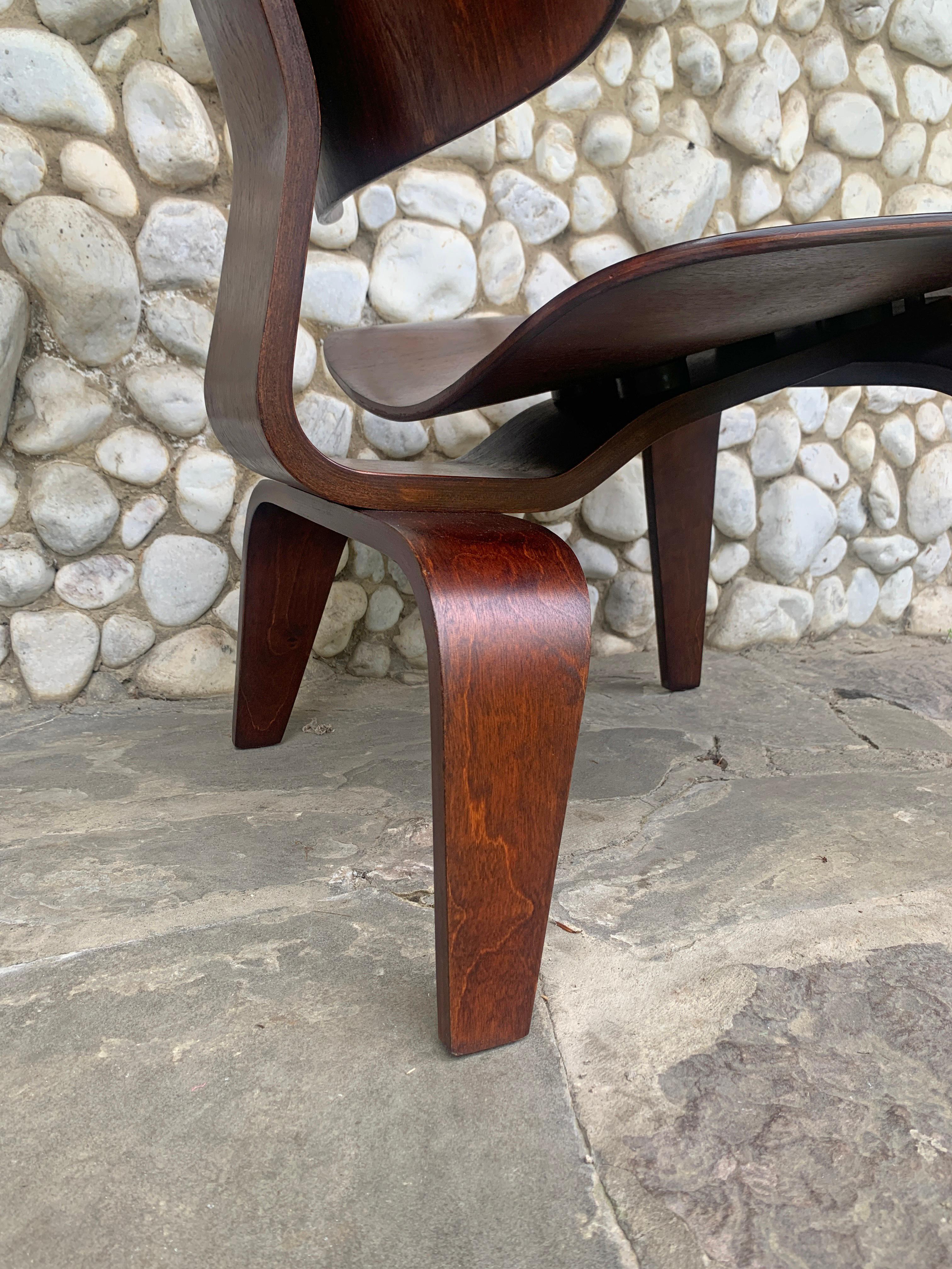 Chaise longue LCW en noyer, Charles and Ray Eames Herman Miller 1940s en vente 8