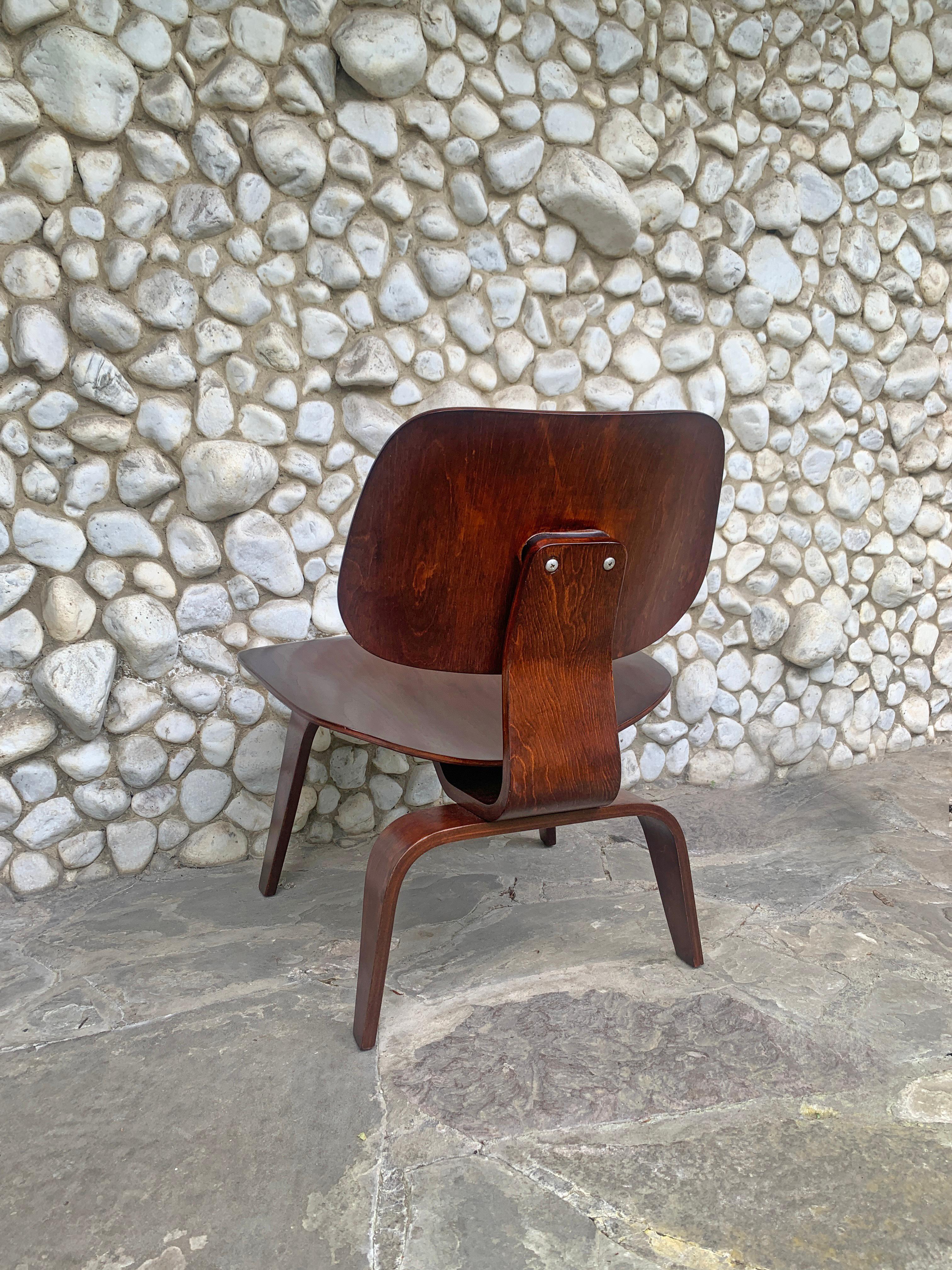 Chaise longue LCW en noyer, Charles and Ray Eames Herman Miller 1940s en vente 1