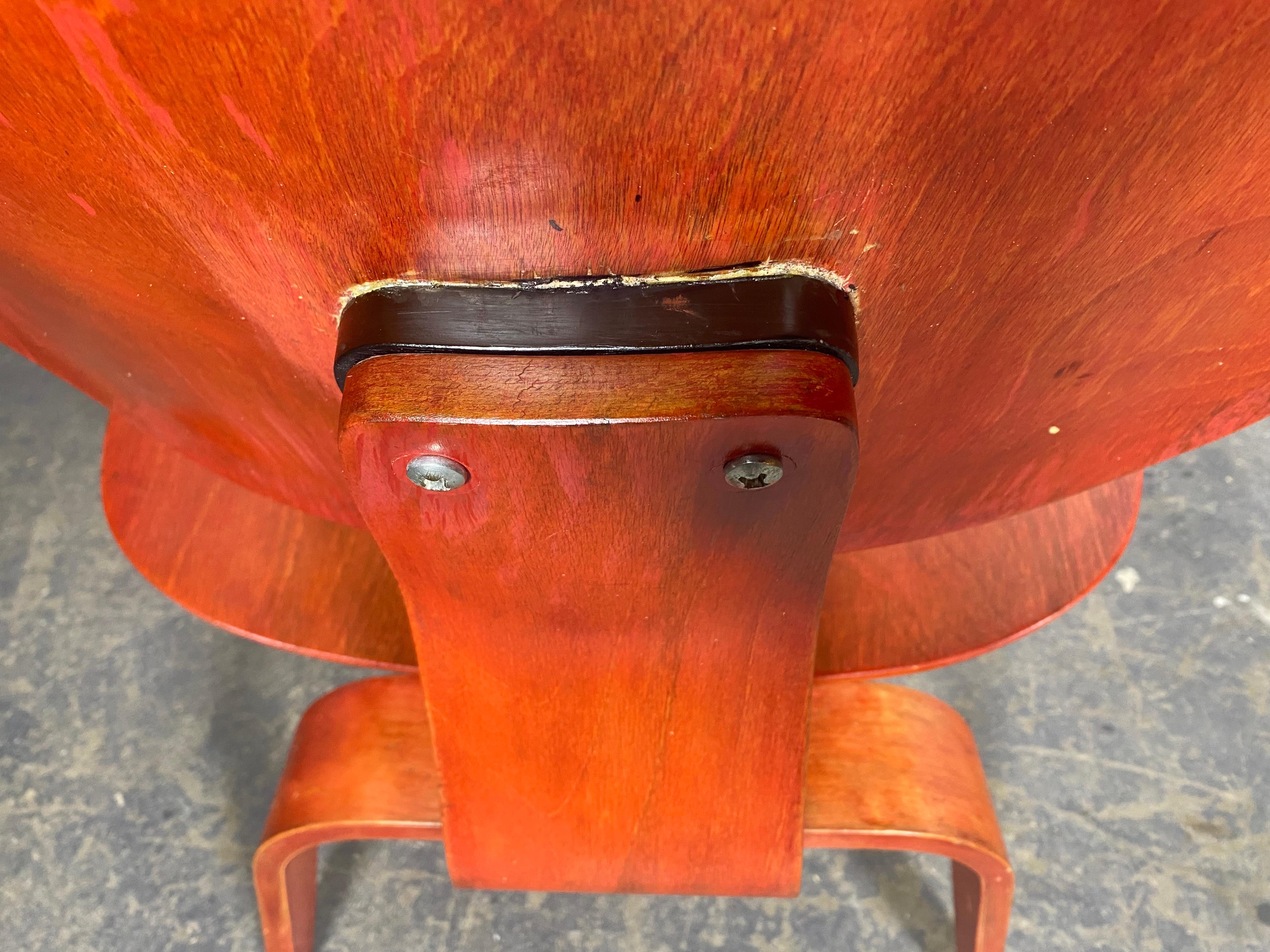 Early LCW Lounge Chair stained red by Charles & Ray Eames, Evans Plywood, 1950s For Sale 8