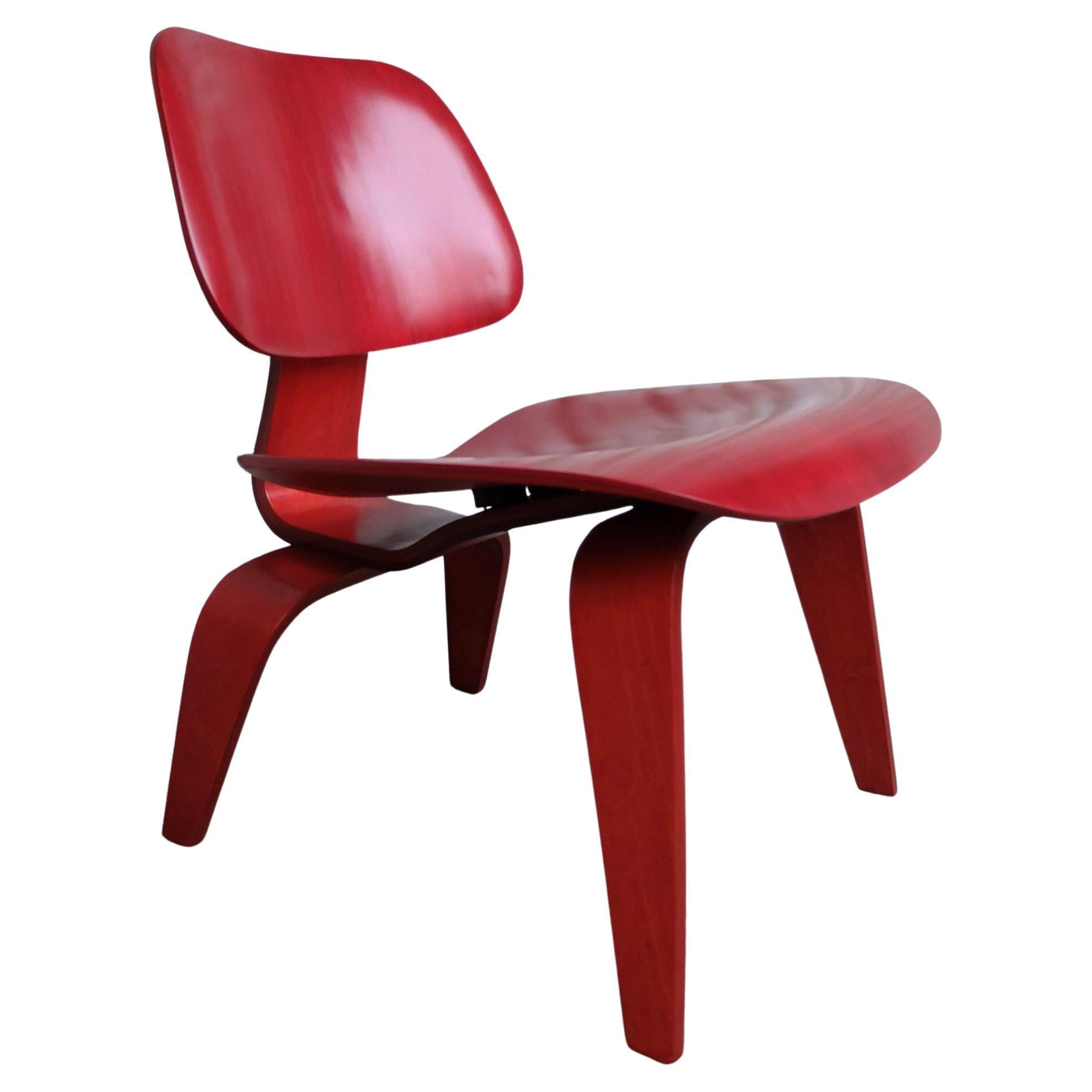 Early LCW Lounge Chair stained red by Charles & Ray Eames, Evans Plywood, 1950s For Sale