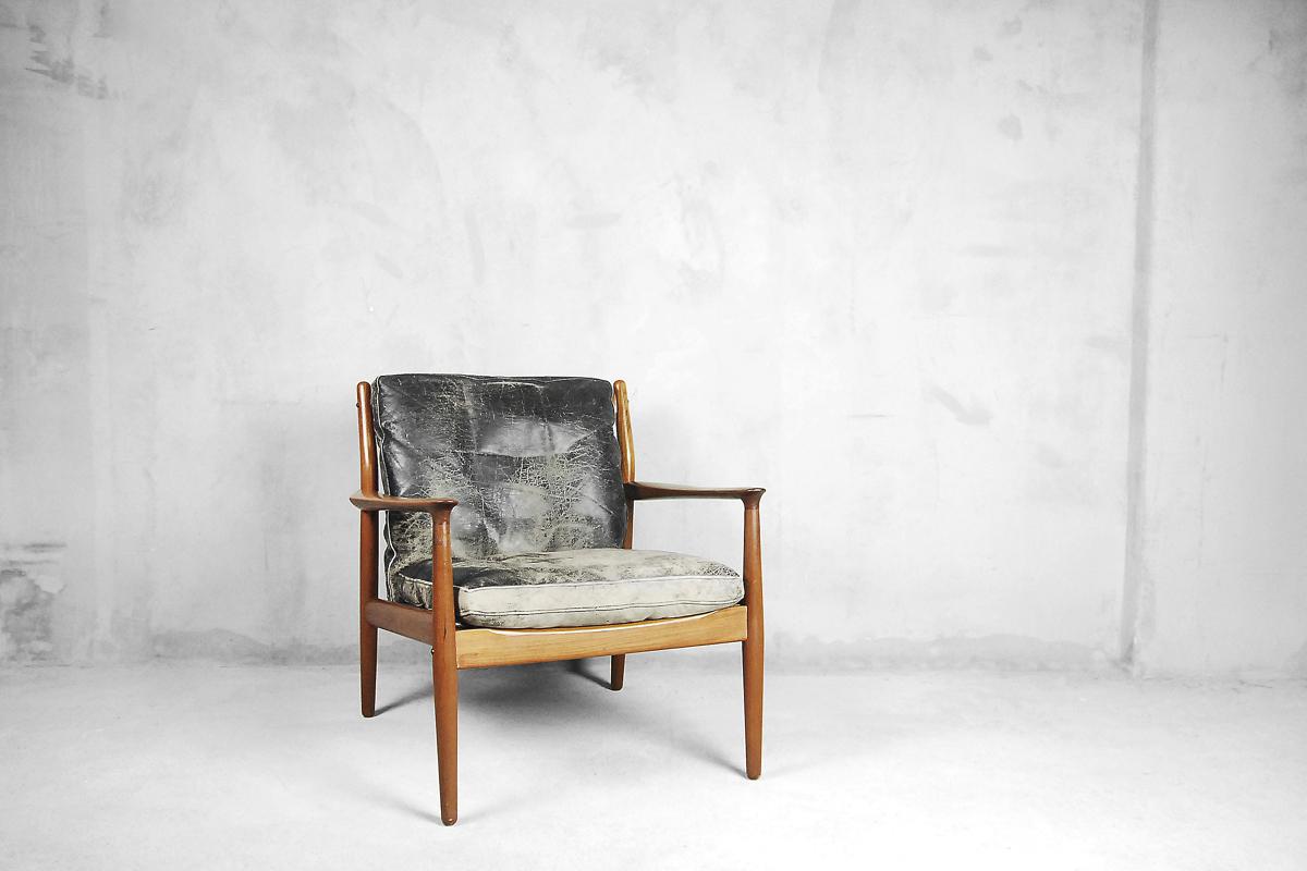 Mid-20th Century Early Leather 218 Chair by Grete Jalk for Glostrup, 1950s For Sale