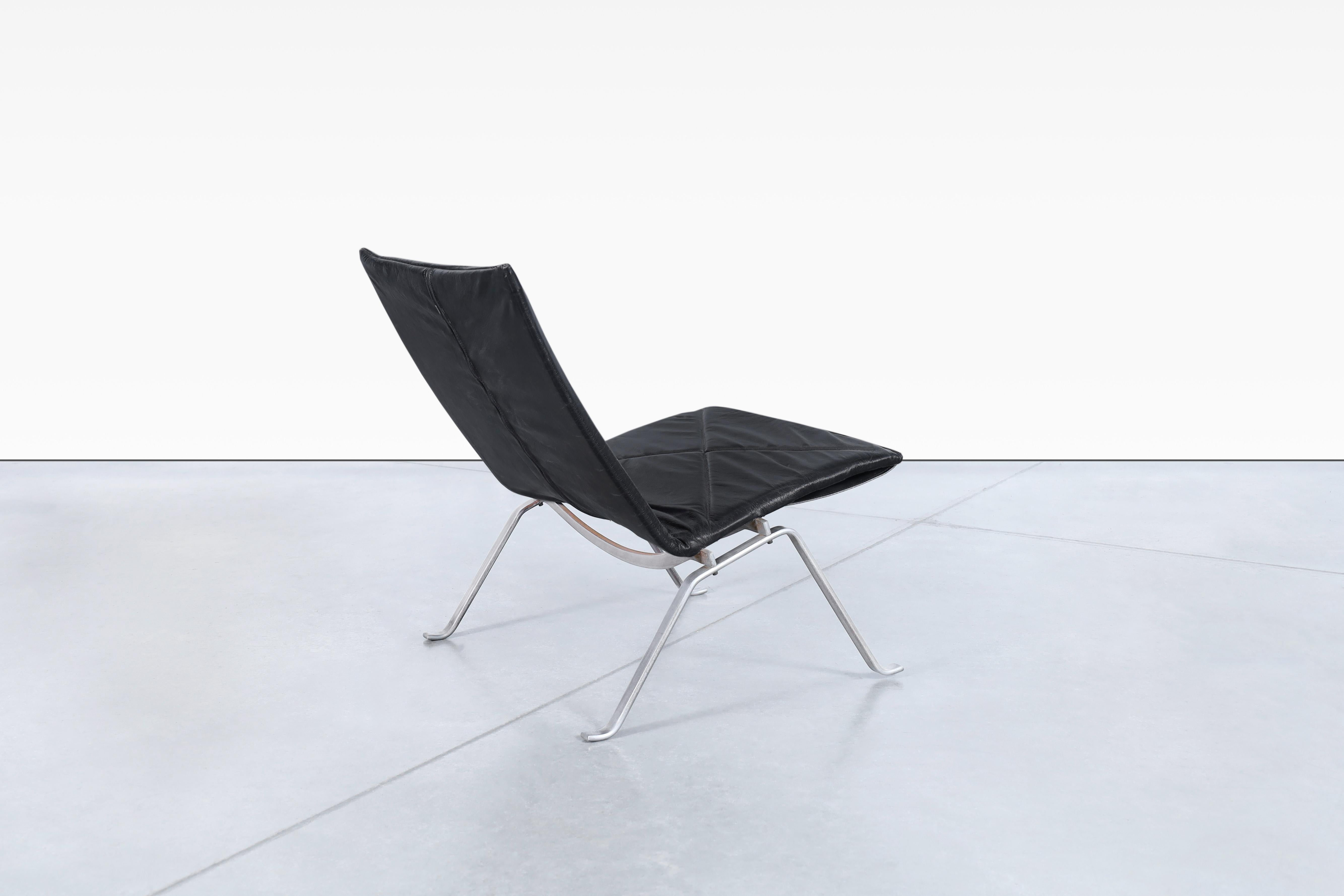 Early Leather PK22 Lounge Chairs by Poul Kjearholm for E. Kold Christensen For Sale 4