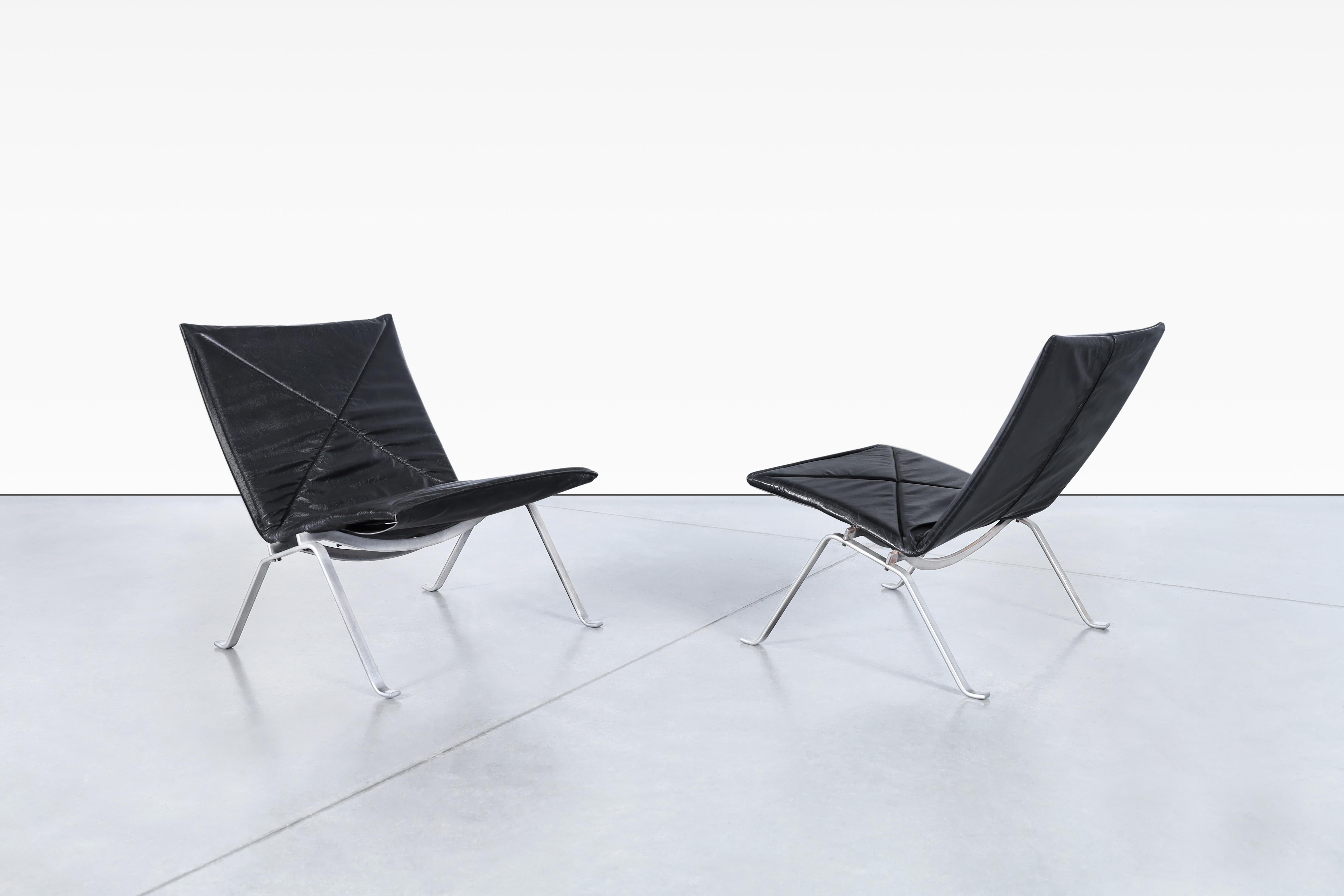 Mid-Century Modern Early Leather PK22 Lounge Chairs by Poul Kjearholm for E. Kold Christensen For Sale