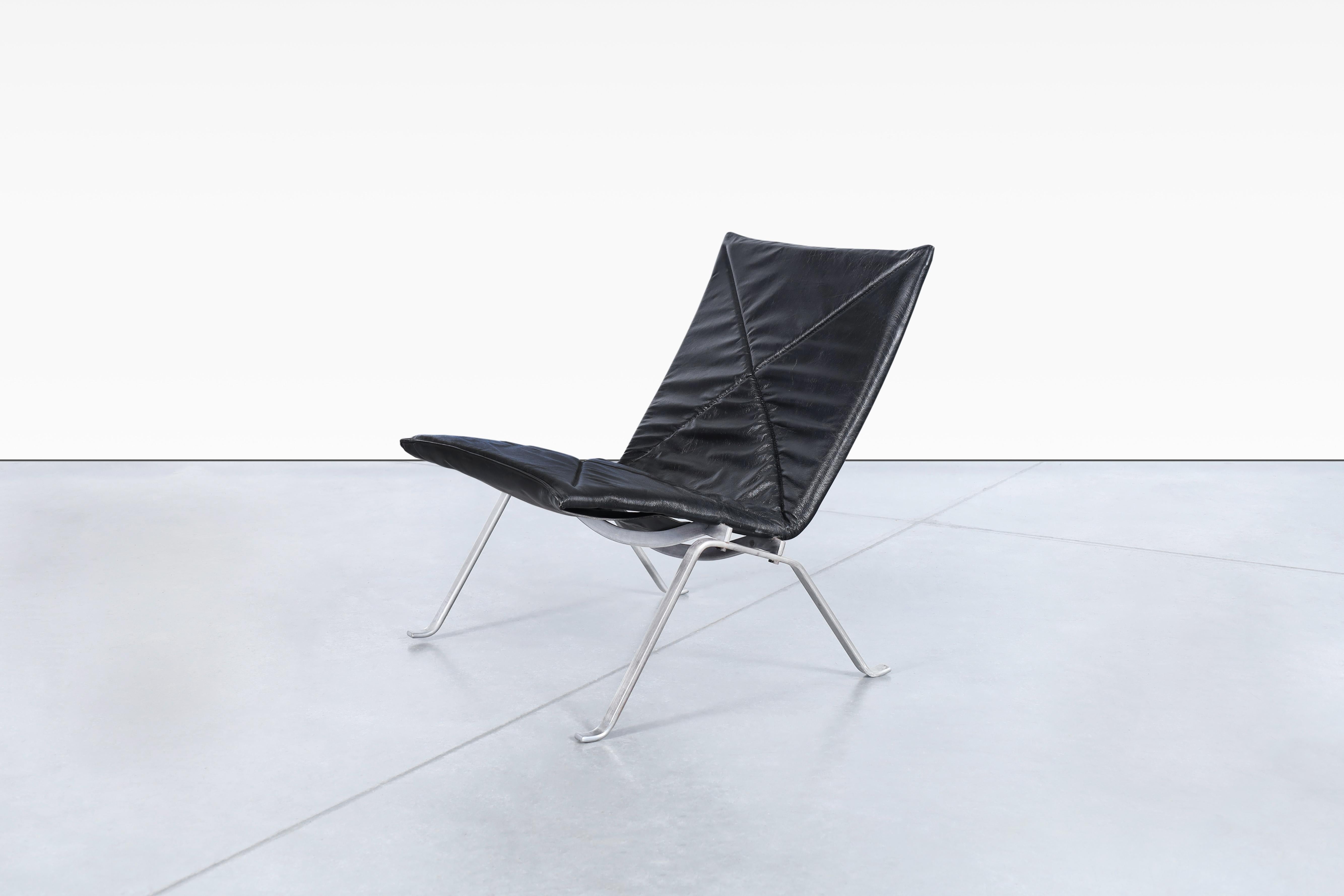 Mid-20th Century Early Leather PK22 Lounge Chairs by Poul Kjearholm for E. Kold Christensen For Sale