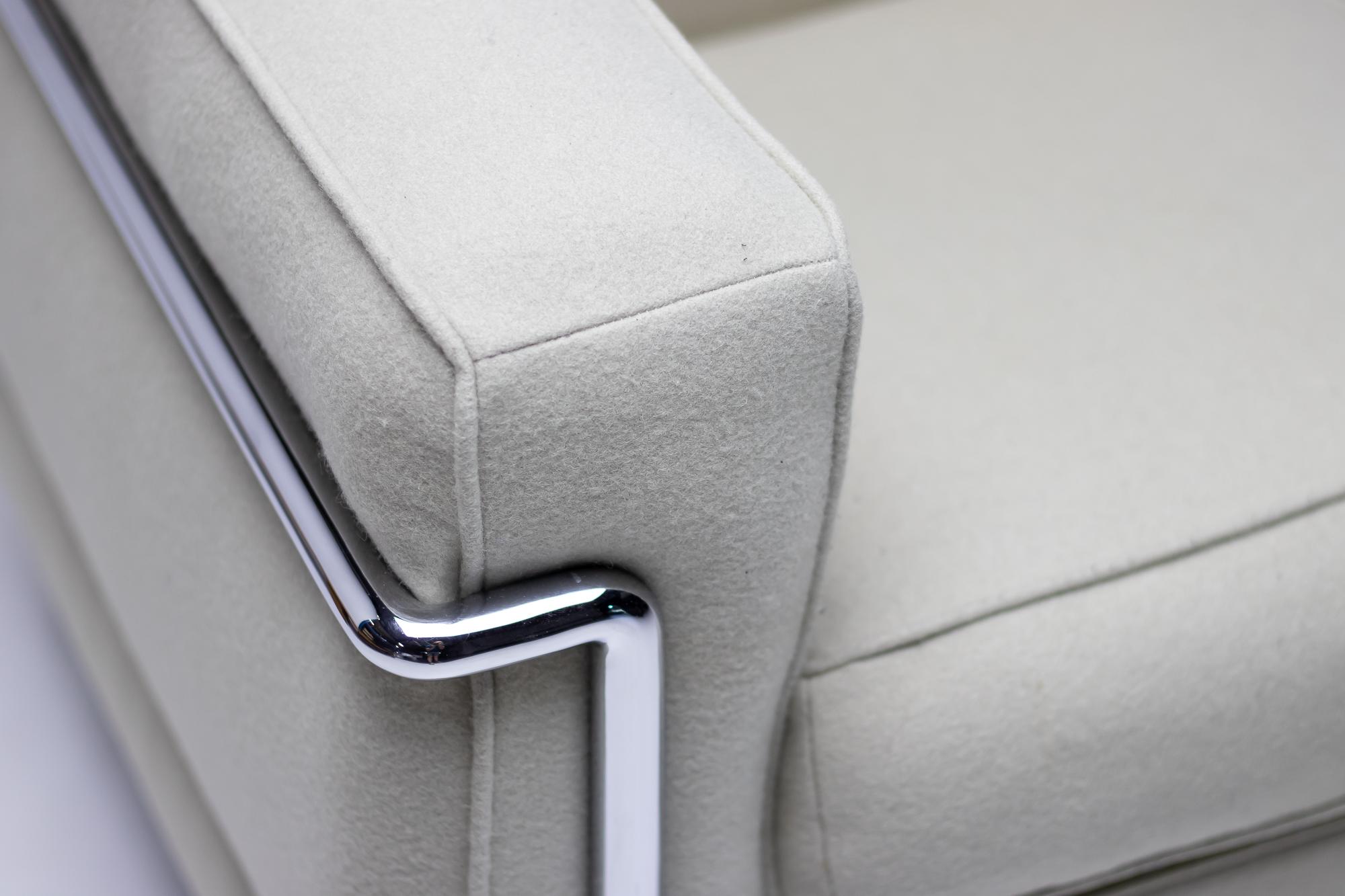 Early Limited Edition Le Corbusier LC2 3-Seater Sofa by Cassina In Good Condition In Dronten, NL