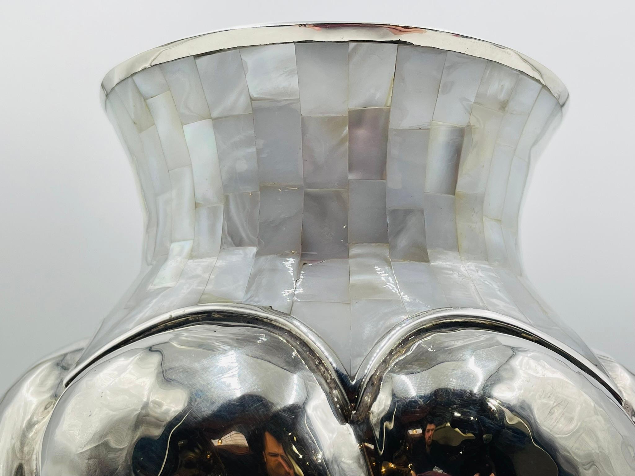 Frühe Los Castillo Vase mit Perlmutt-Intarsien, mexikanischer Modernist (Organische Moderne) im Angebot
