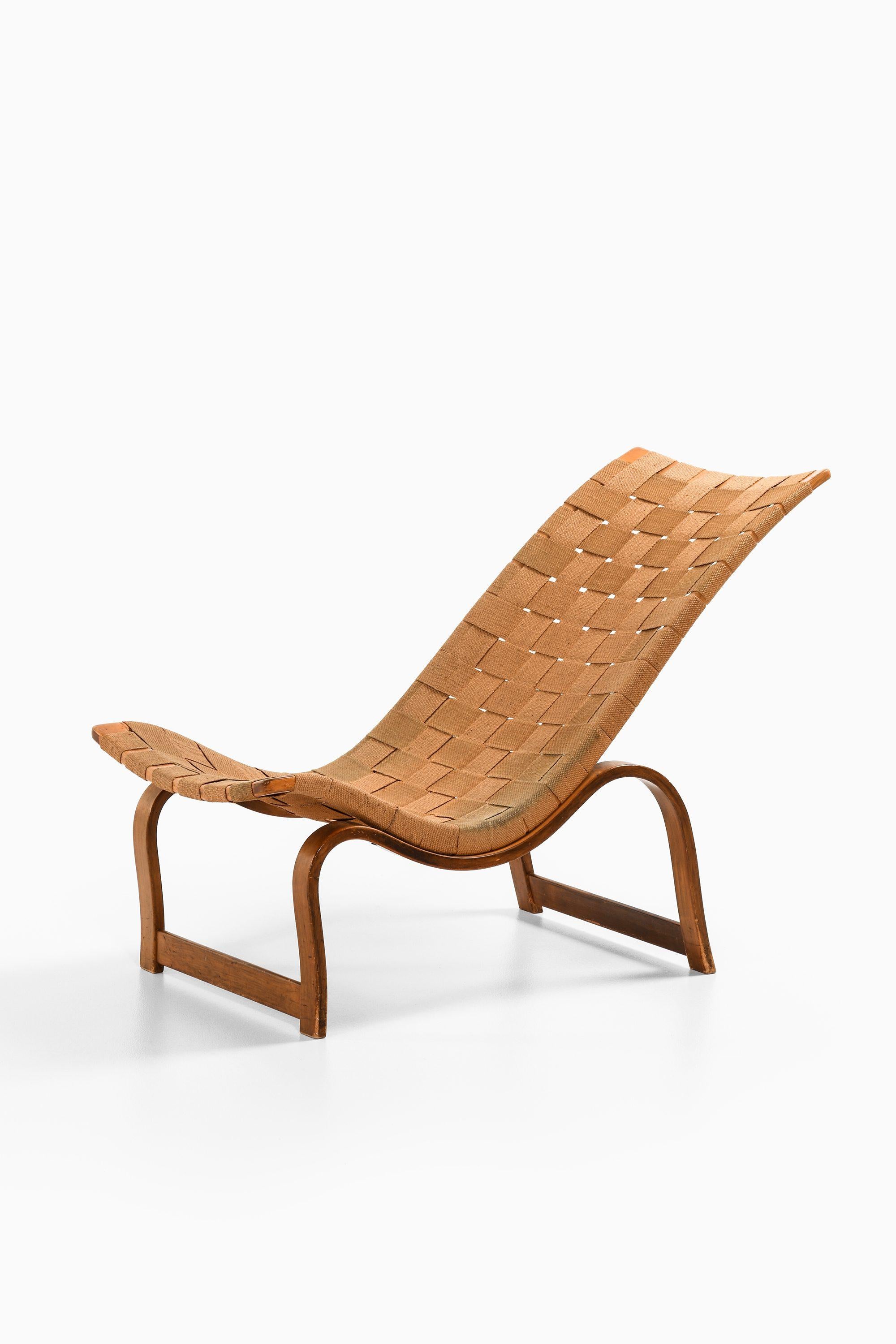 Tacheté Chaise longue ancienne en bouleau teinté et toile de chanvre par Bruno Mathsson, 1936 en vente