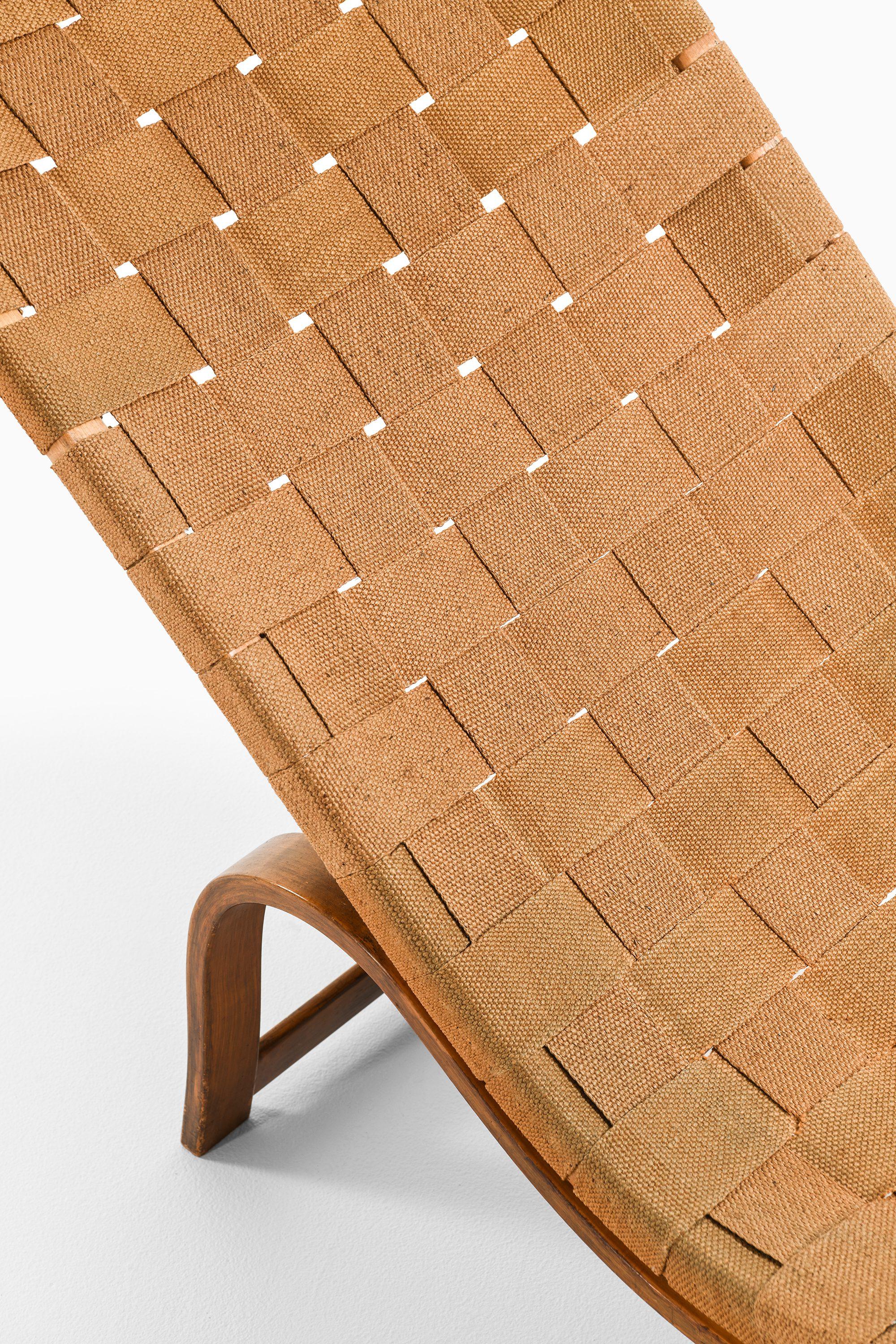 Chaise longue ancienne en bouleau teinté et toile de chanvre par Bruno Mathsson, 1936 Bon état - En vente à Limhamn, Skåne län