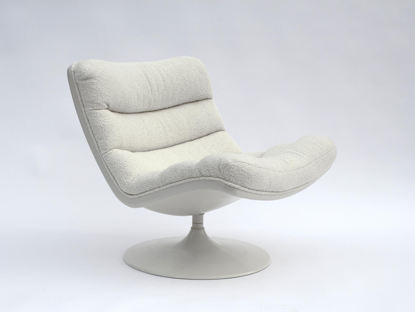 Early Lounge Chair Model F978 Designed by Geoffrey Harcourt for Artifort In Excellent Condition In Dallas, TX