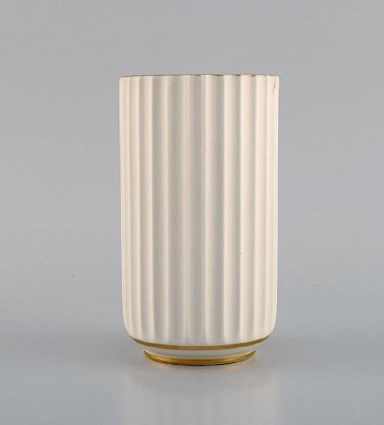 Early Lyngby porcelain vase with gold decoration. Dated 1936.
Measures: 12.7 x 7 cm.
In excellent condition.
Stamped.