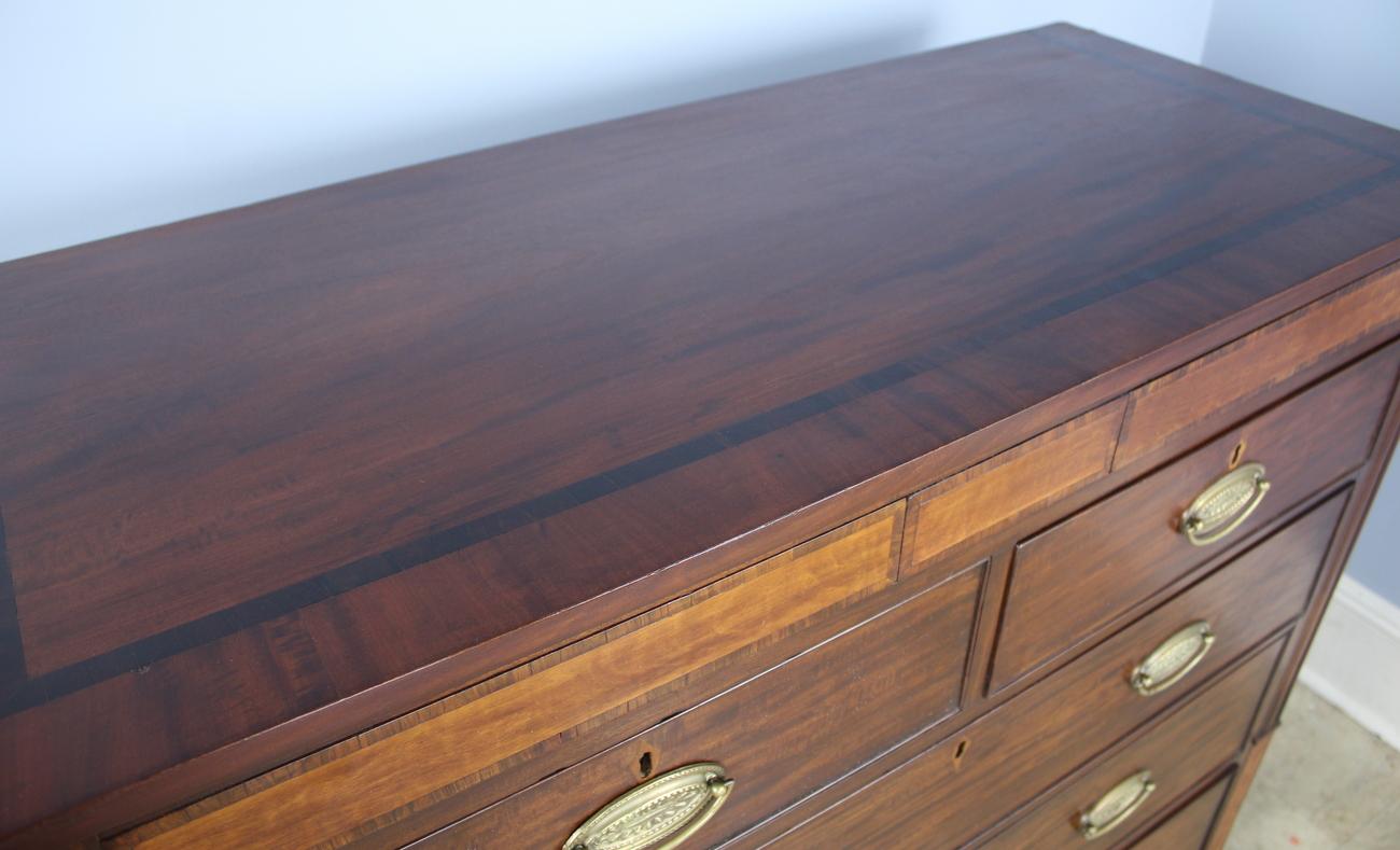 Early Mahogany Chest of Drawers, Satinwood Inlay, Secret Drawers on Top Frieze In Good Condition For Sale In Port Chester, NY
