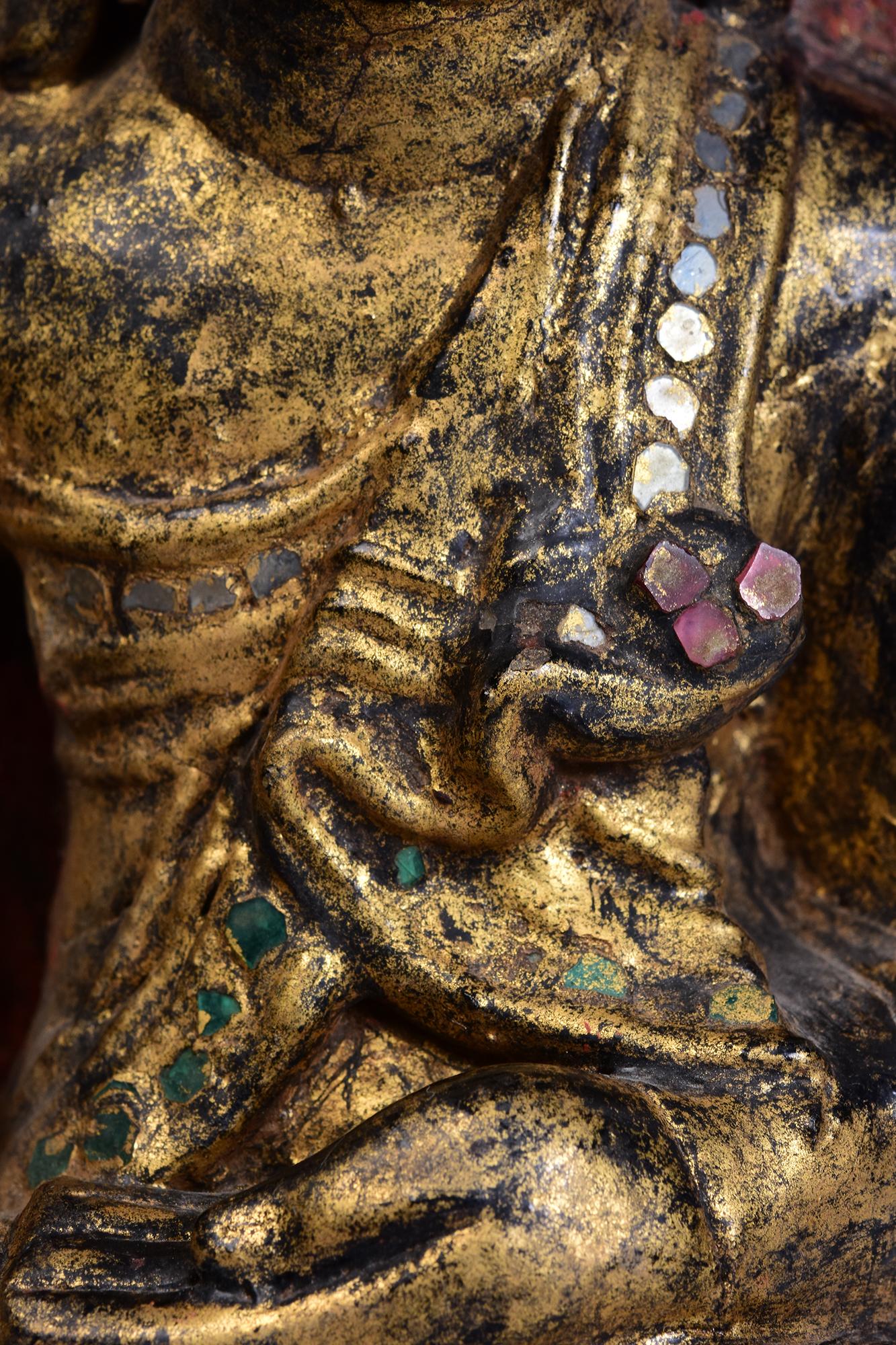 Early Mandalay, Antique Burmese Lacquered Seated Buddha on the Throne In Good Condition For Sale In Sampantawong, TH