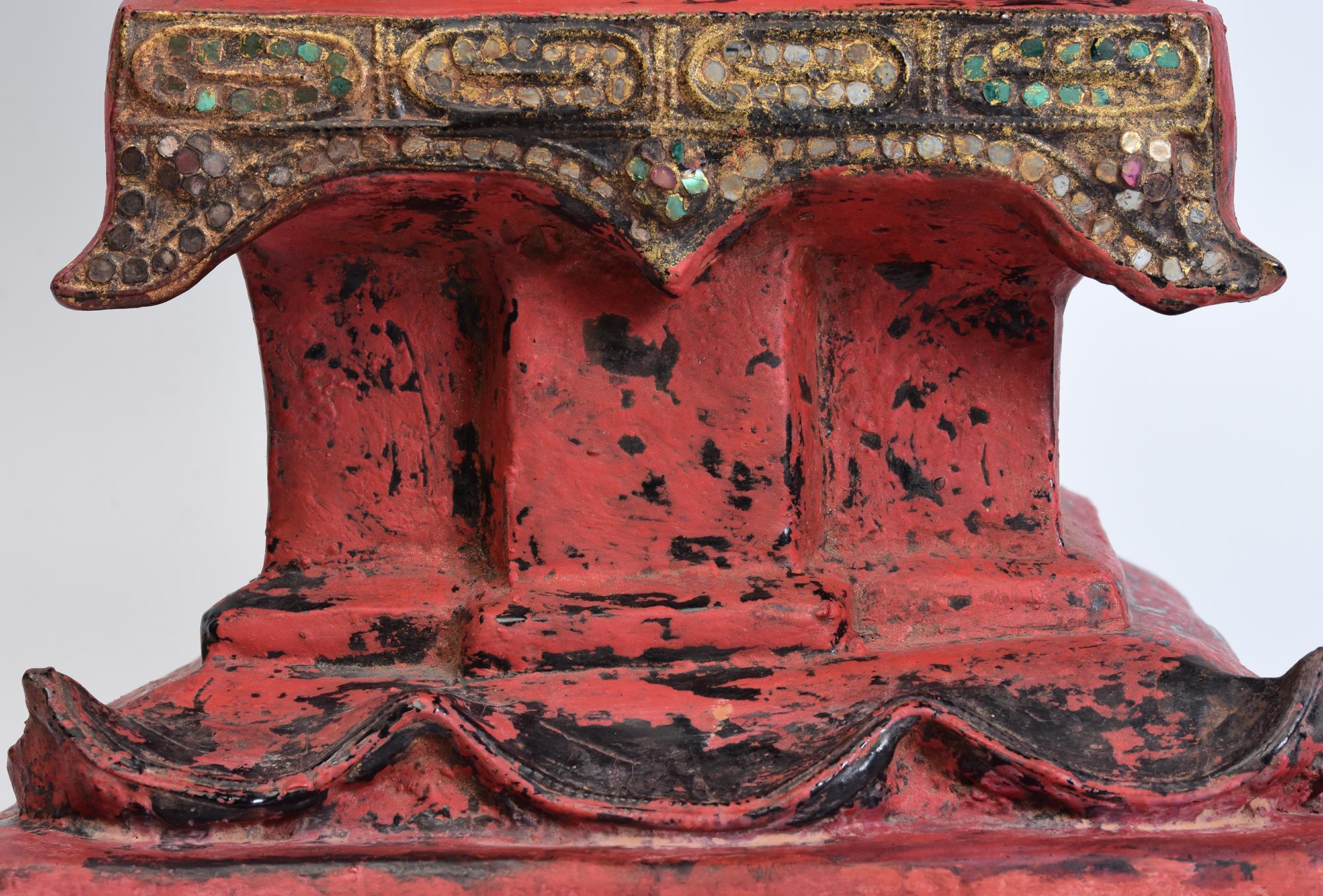 Early Mandalay, Antique Burmese Lacquered Seated Buddha on the Throne For Sale 1
