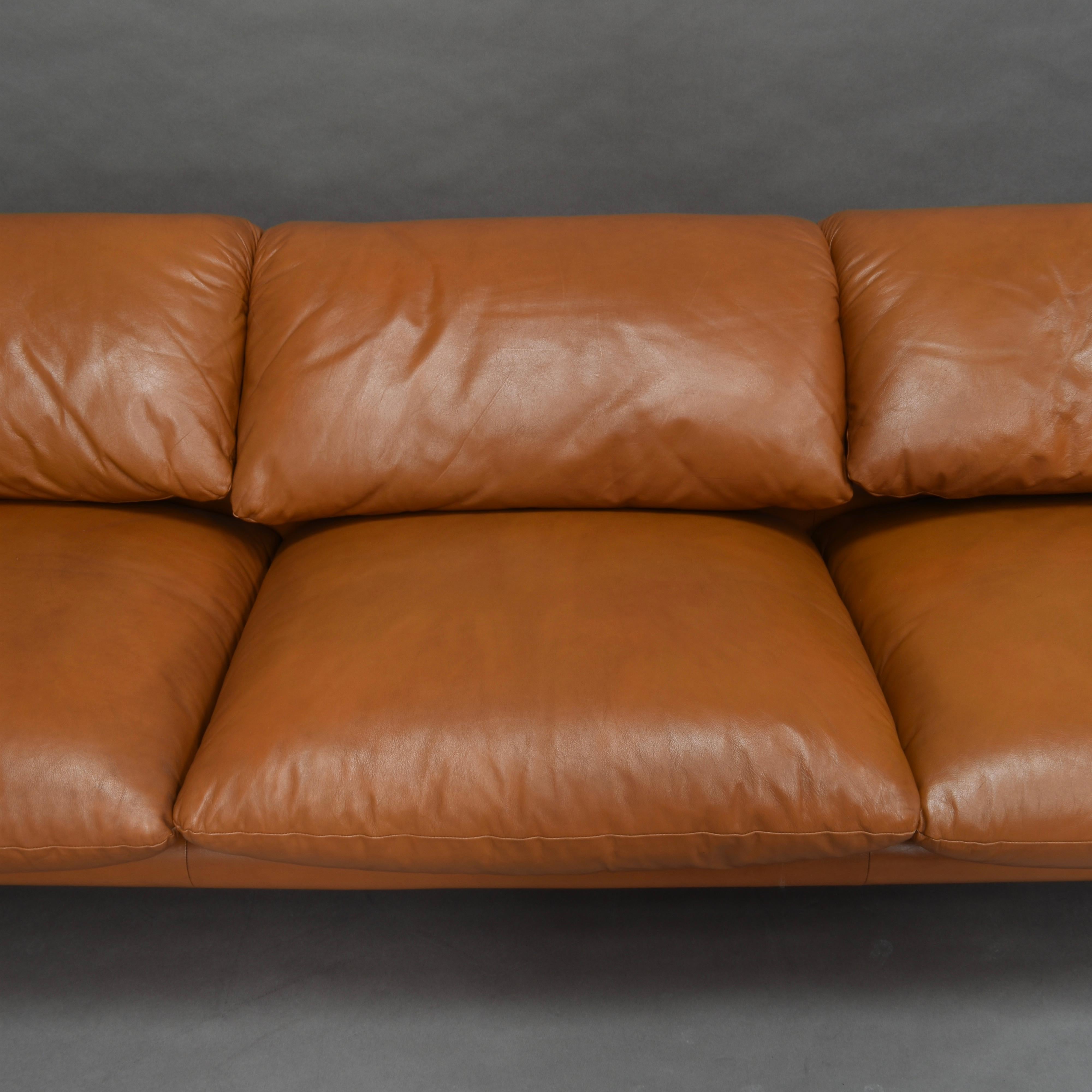Early Maralunga Sofa in Tan Leather by Vico Magistretti for Cassina, Italy, 1973 1