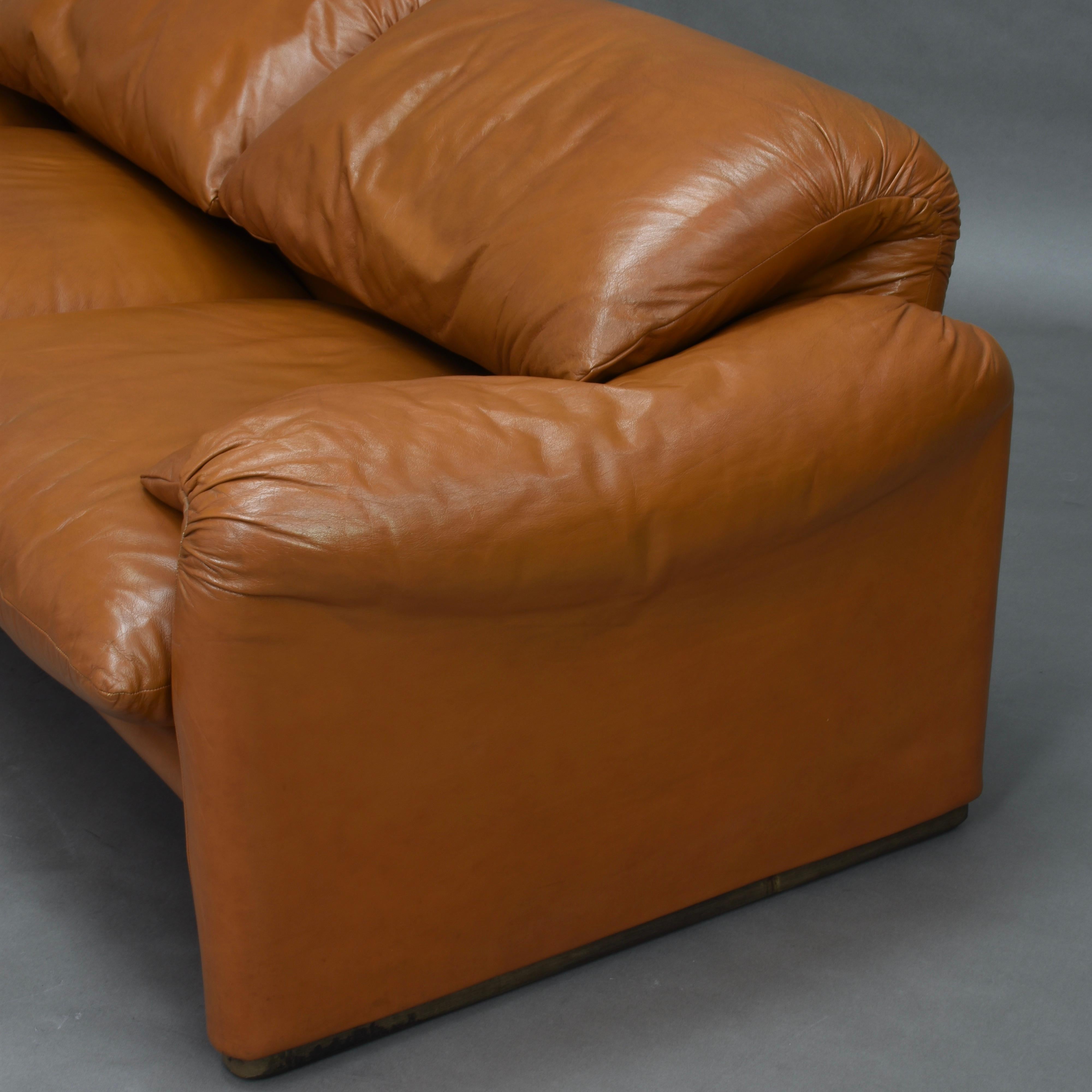 Early Maralunga Sofa in Tan Leather by Vico Magistretti for Cassina, Italy, 1973 4
