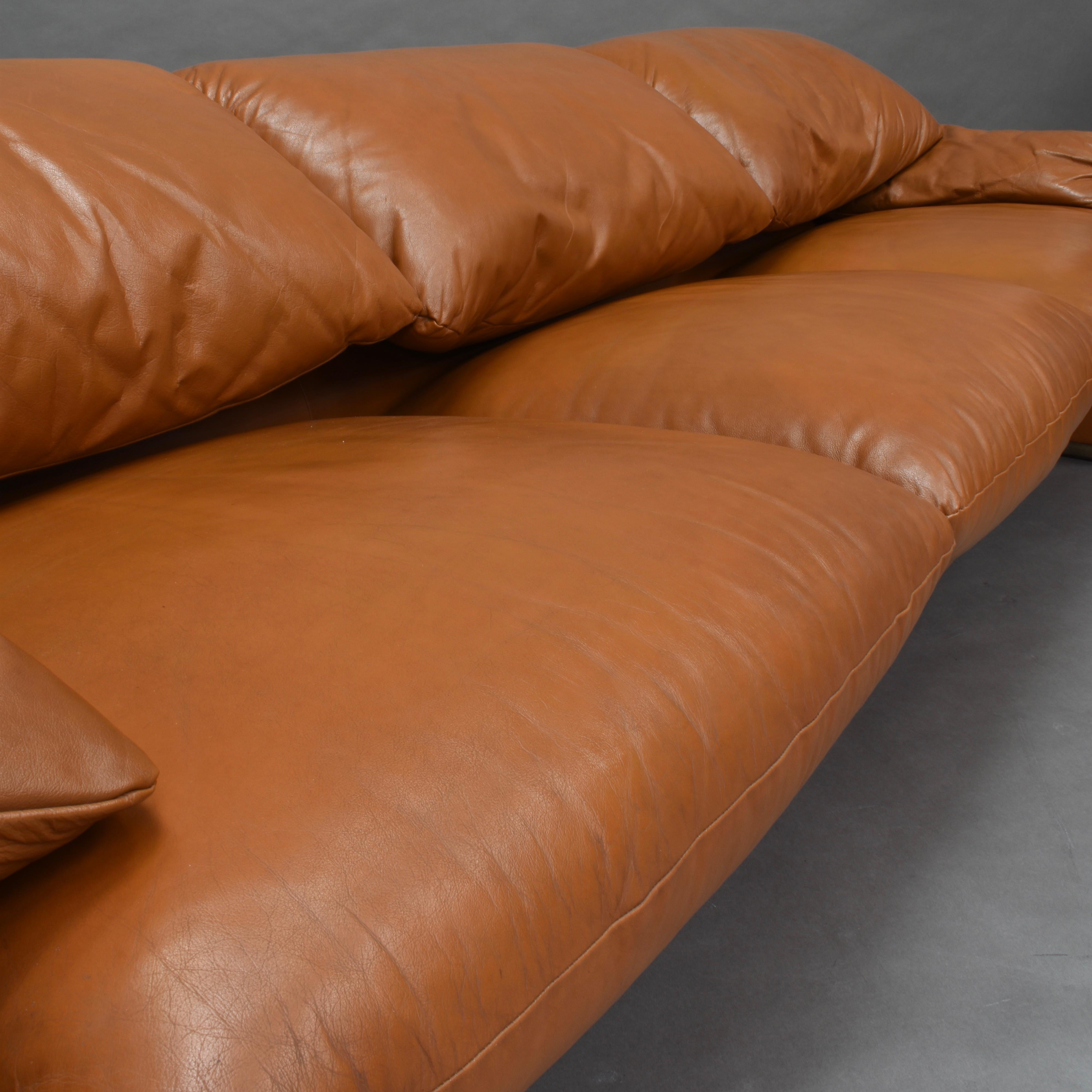 Early Maralunga Sofa in Tan Leather by Vico Magistretti for Cassina, Italy, 1973 5
