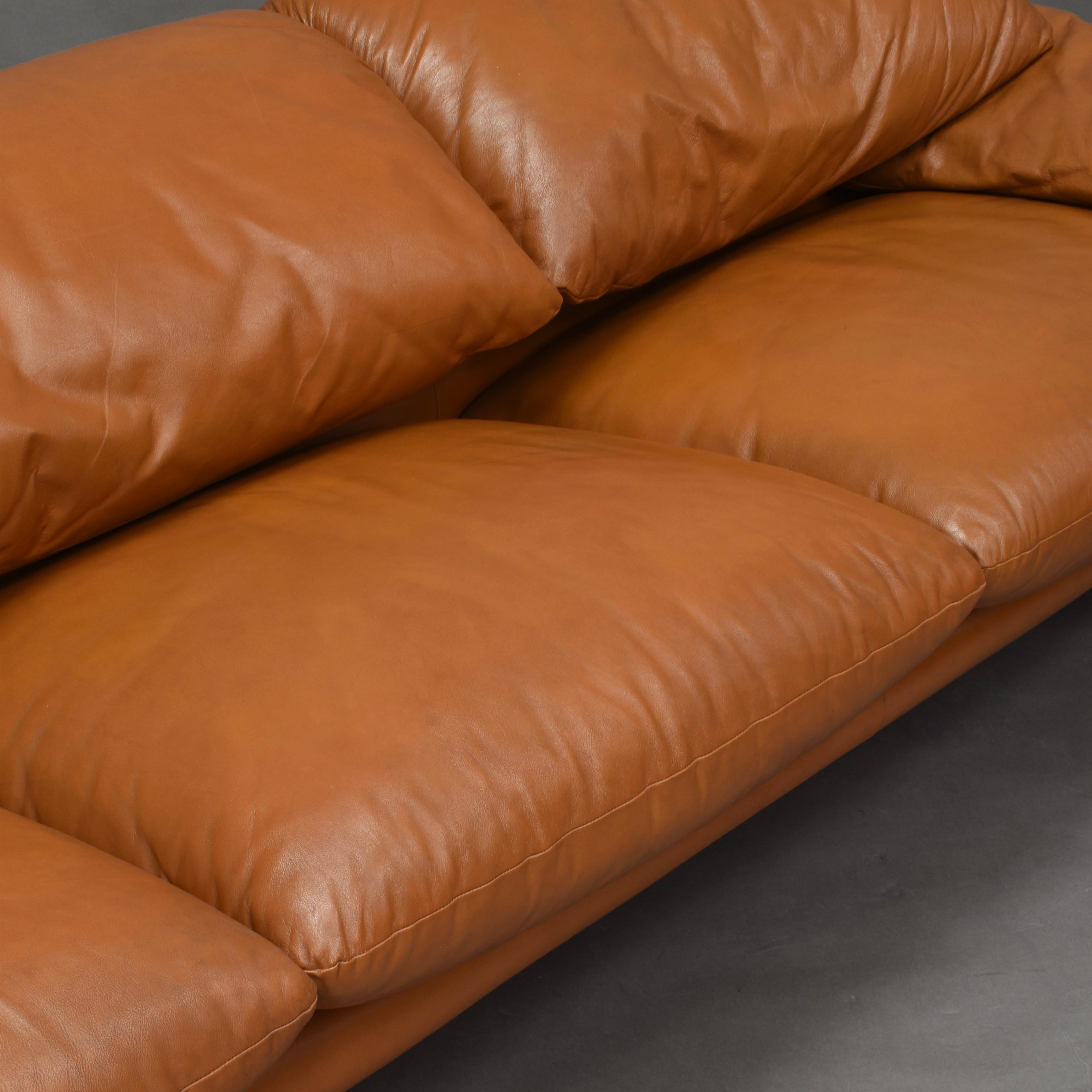 Early Maralunga Sofa in Tan Leather by Vico Magistretti for Cassina, Italy, 1973 6
