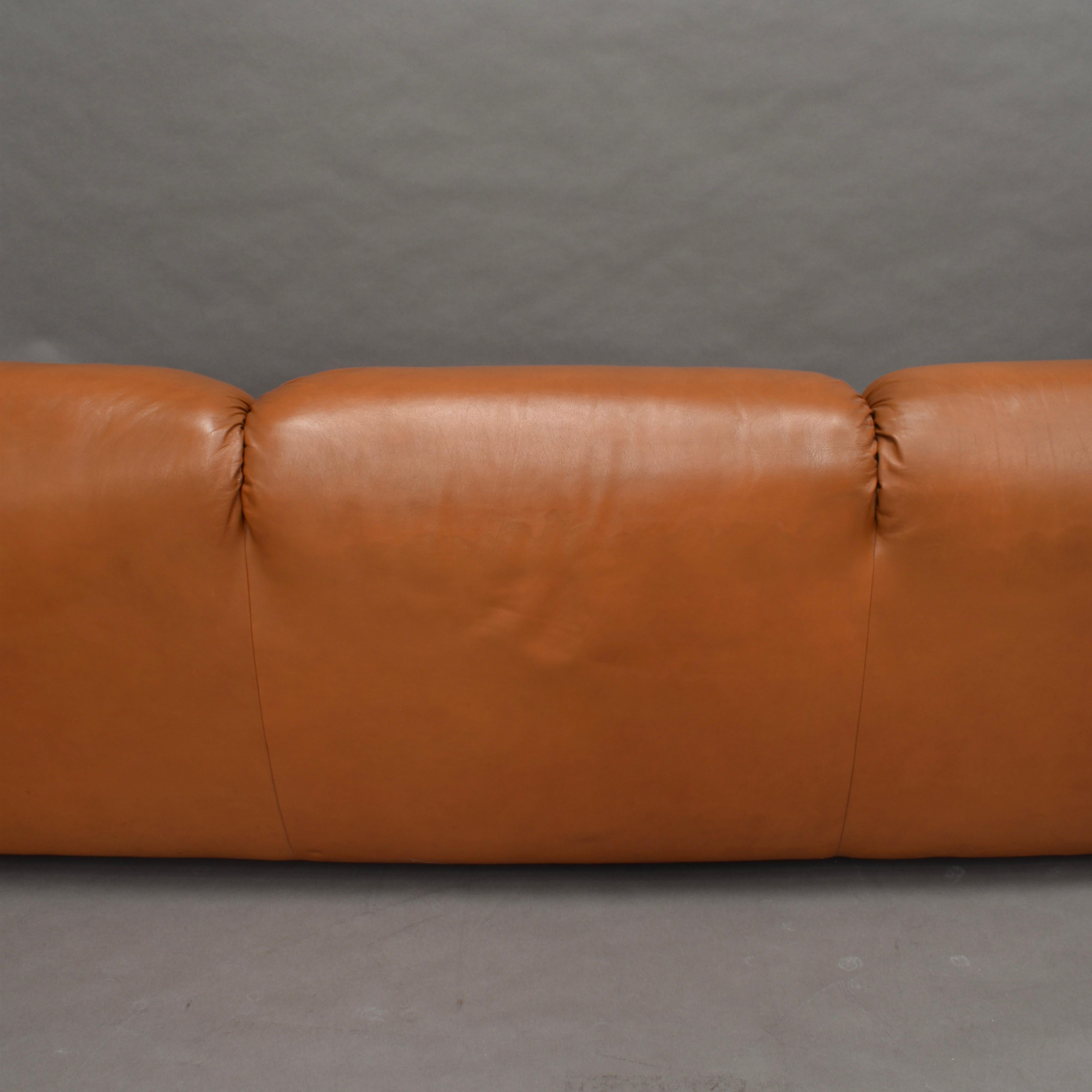 Early Maralunga Sofa in Tan Leather by Vico Magistretti for Cassina, Italy, 1973 9