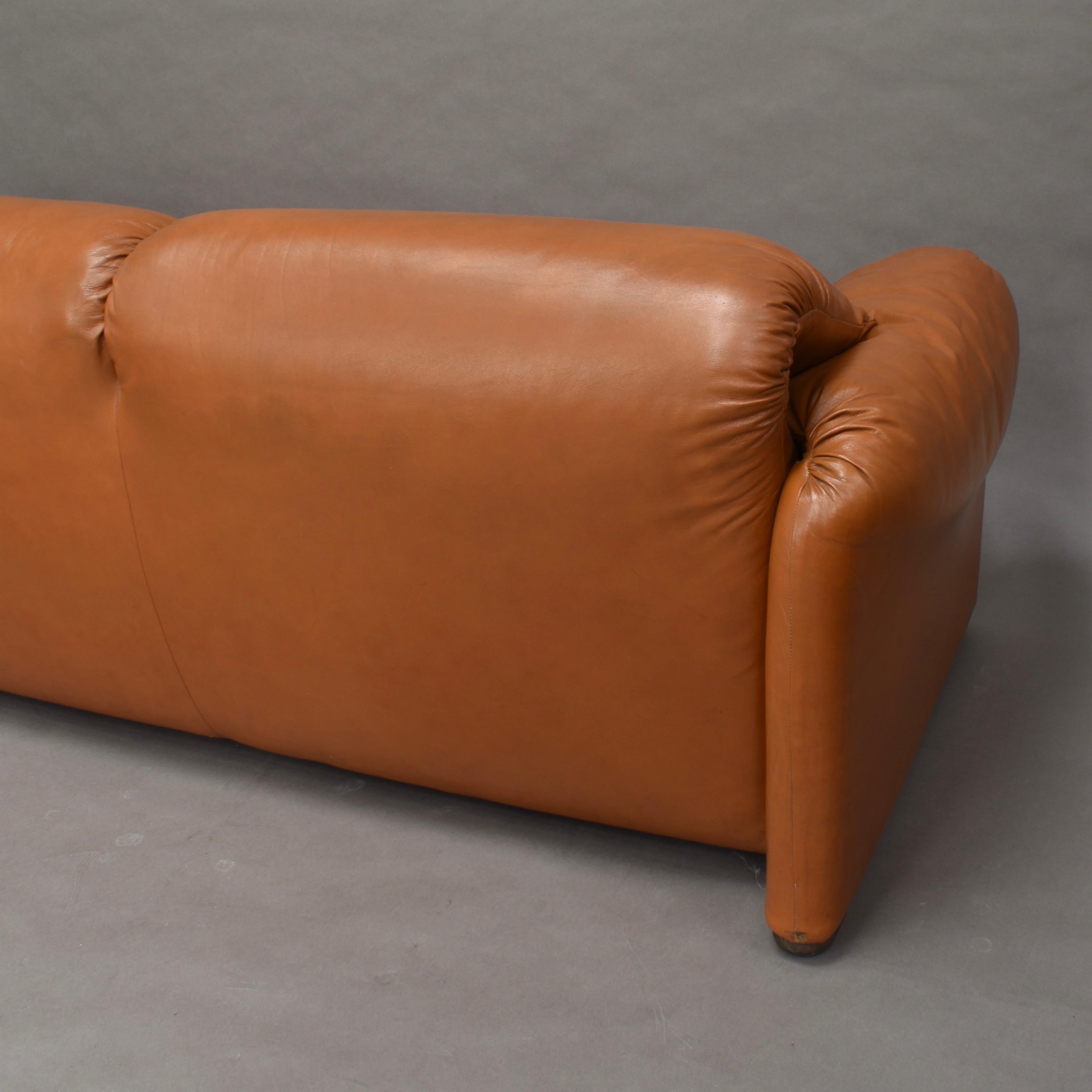 Early Maralunga Sofa in Tan Leather by Vico Magistretti for Cassina, Italy, 1973 10