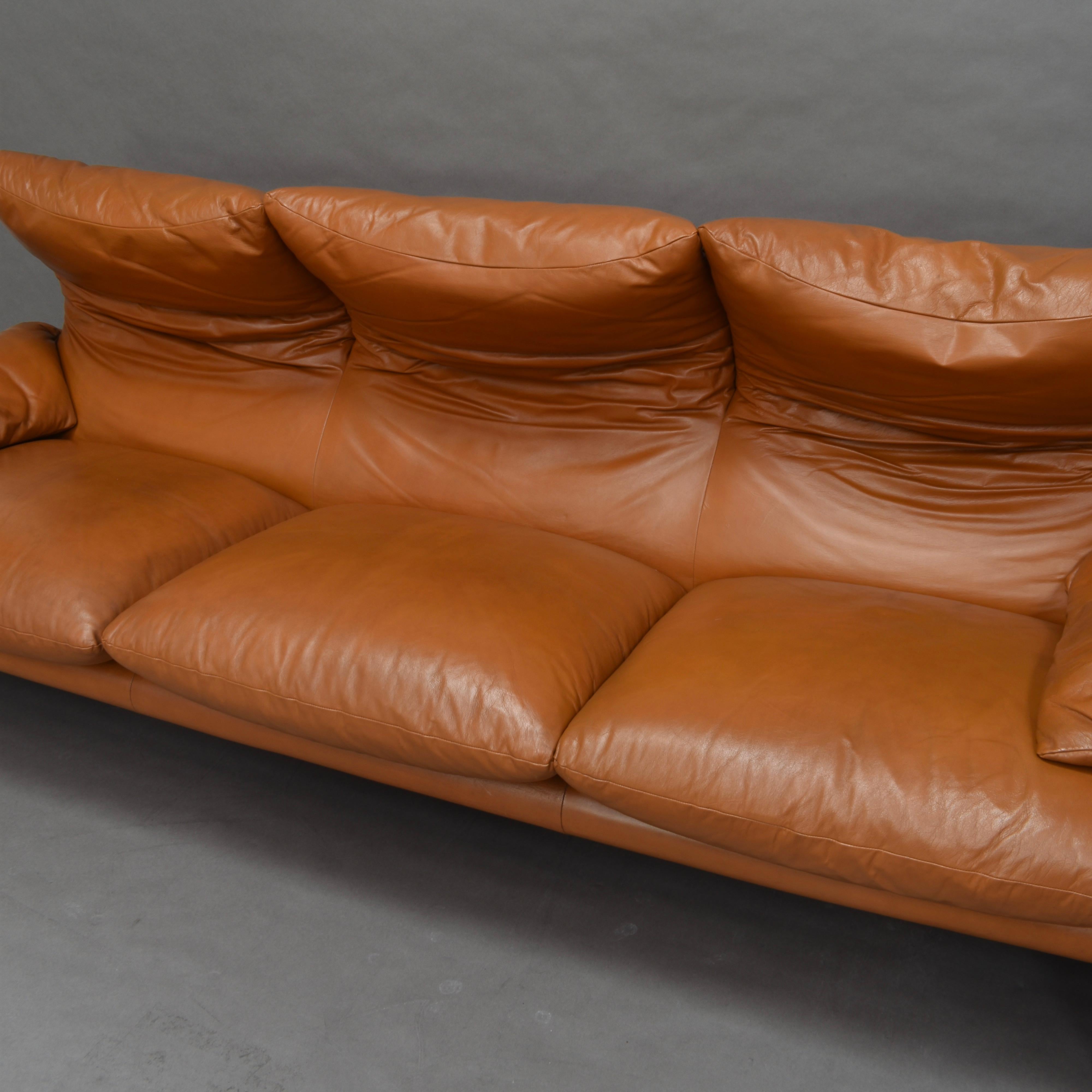 Mid-Century Modern Early Maralunga Sofa in Tan Leather by Vico Magistretti for Cassina, Italy, 1973