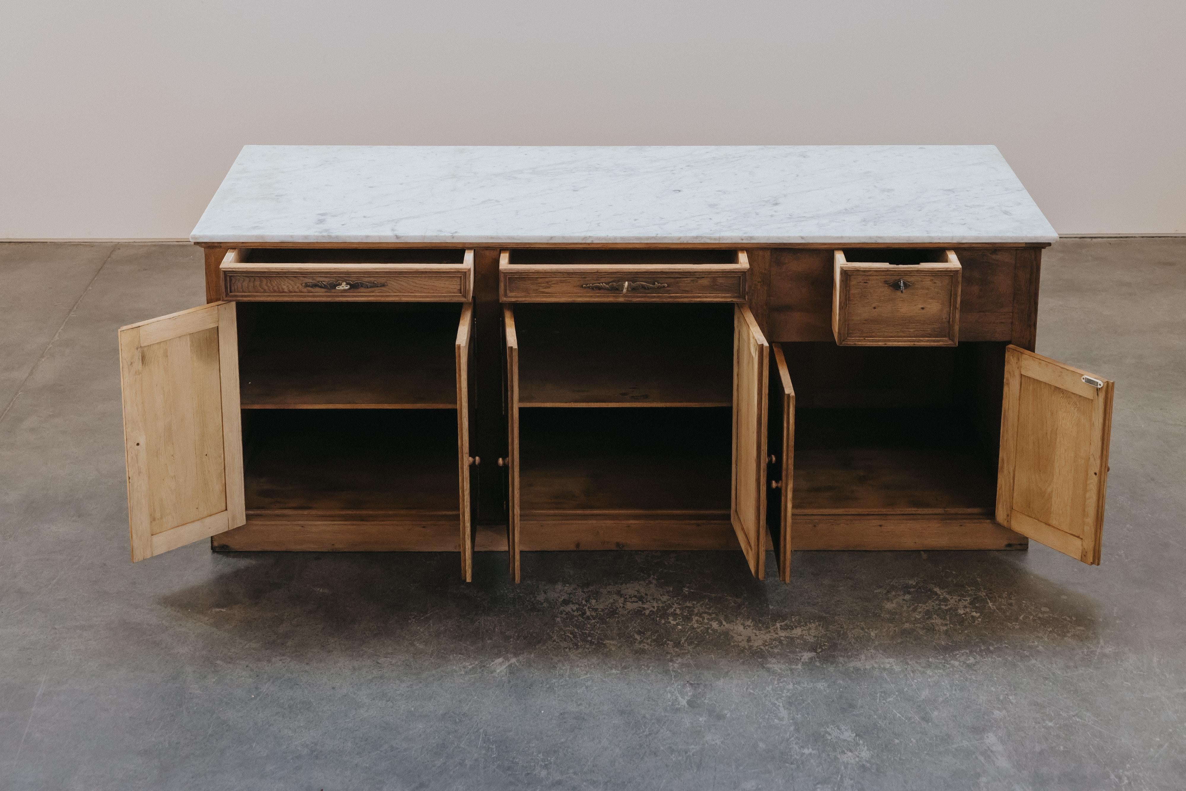 Early Marble And Oak Bakery Counter From France, Circa 1940 In Good Condition For Sale In Nashville, TN