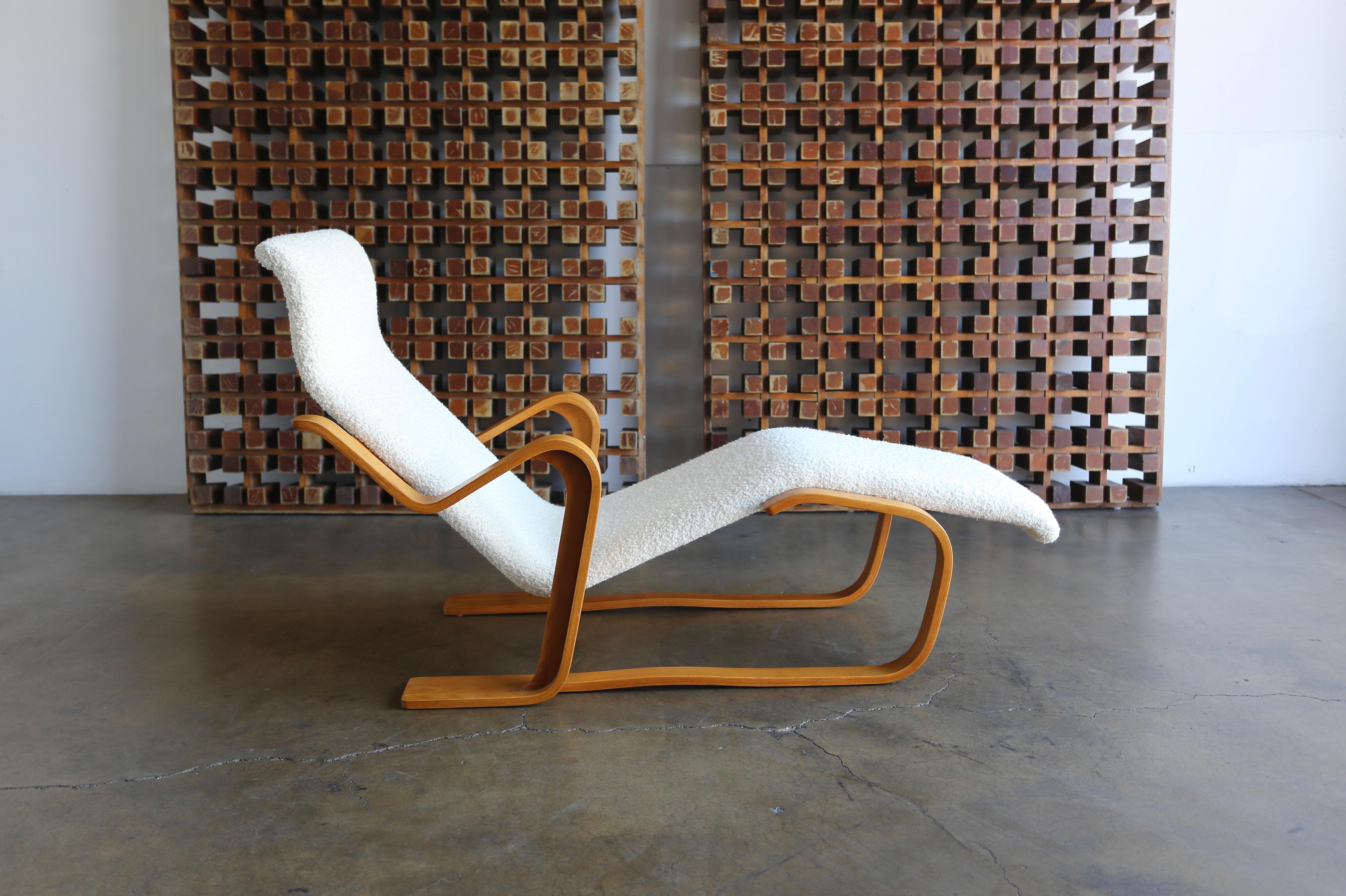 British Early Marcel Breuer Long Chaise