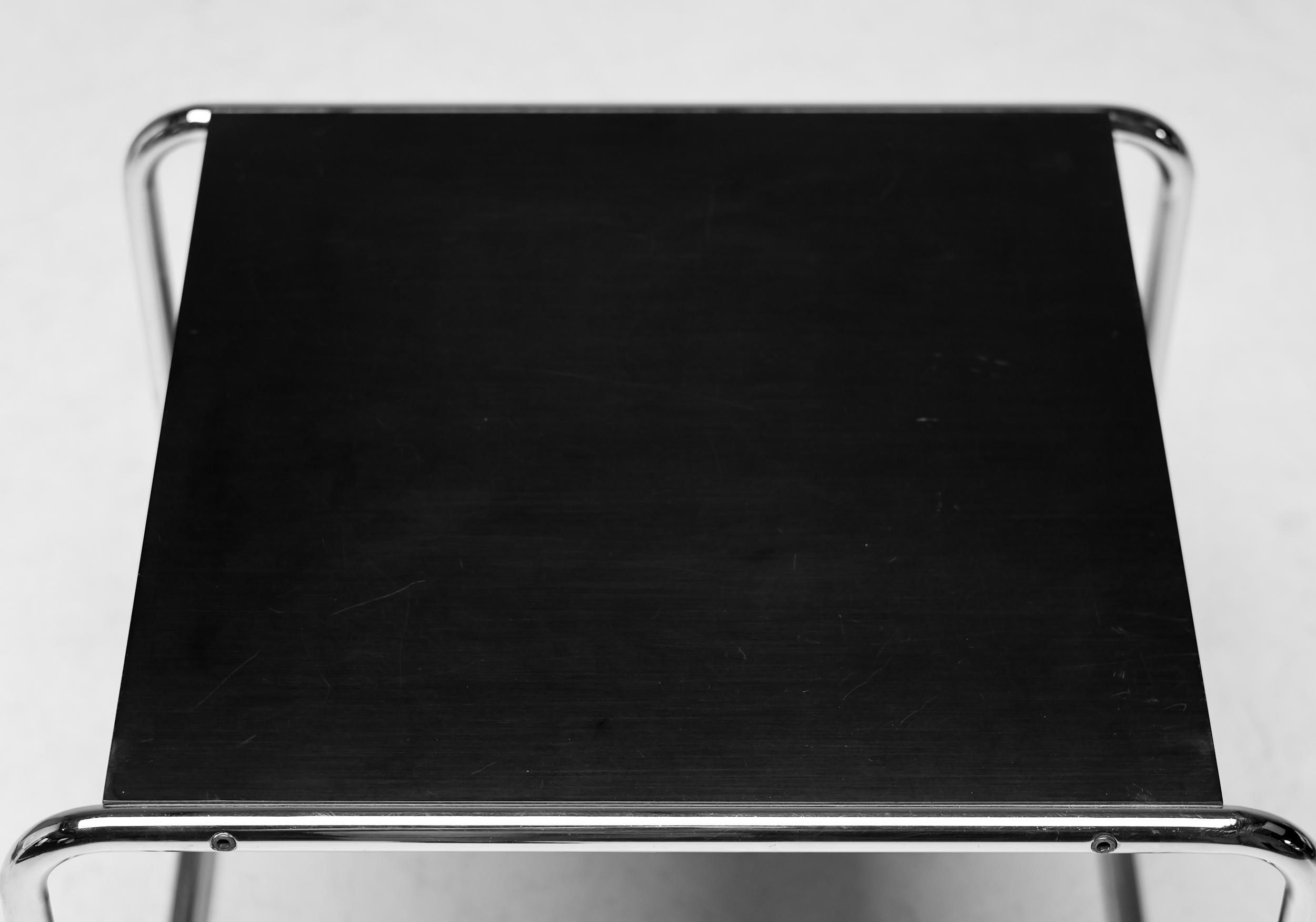 Mesa auxiliar antigua de Marcel Breuer por Gavina, Italia Lacado en venta
