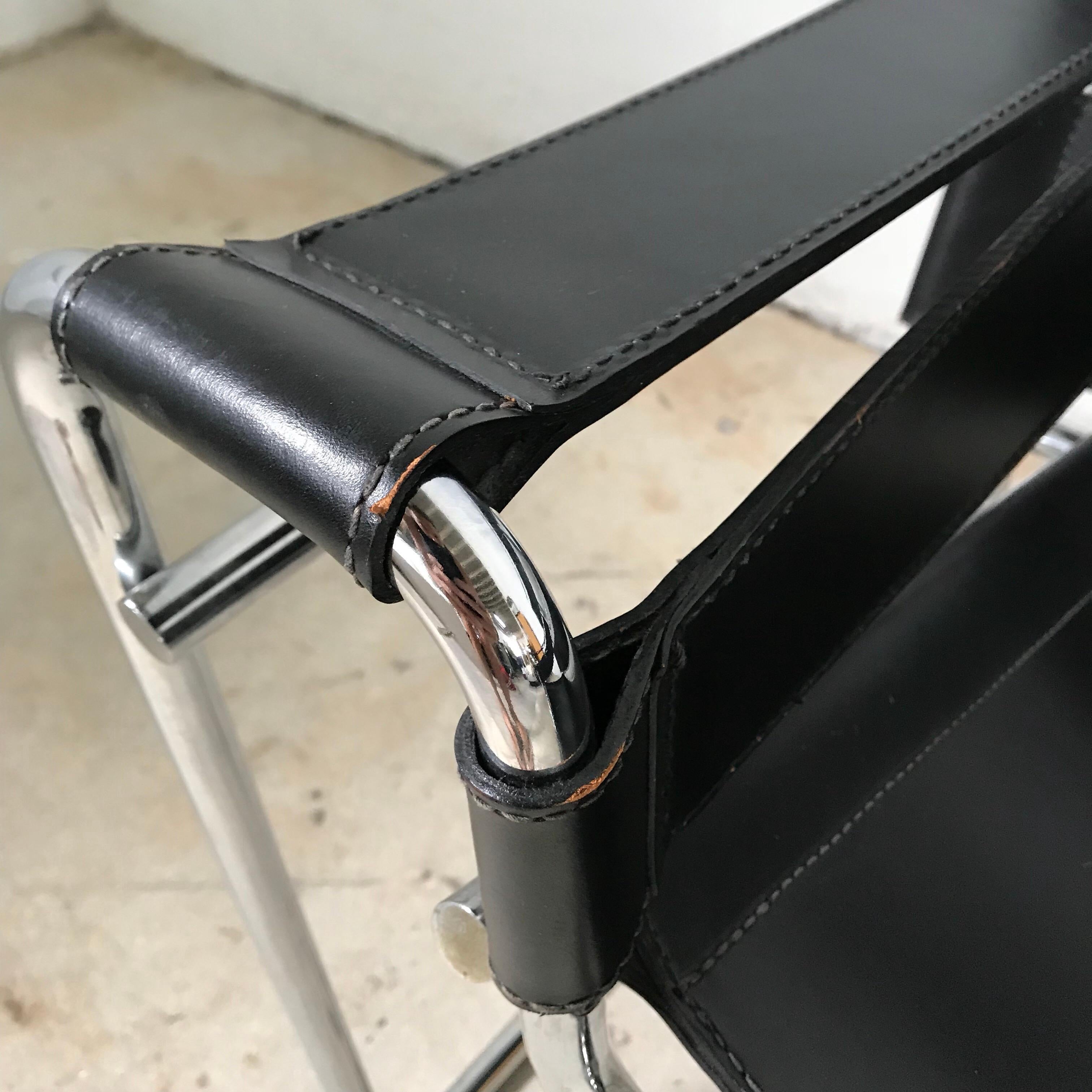 Early Marcel Breuer Wassily Chair in Polishes Chrome and Black Leather In Excellent Condition In Miami, FL