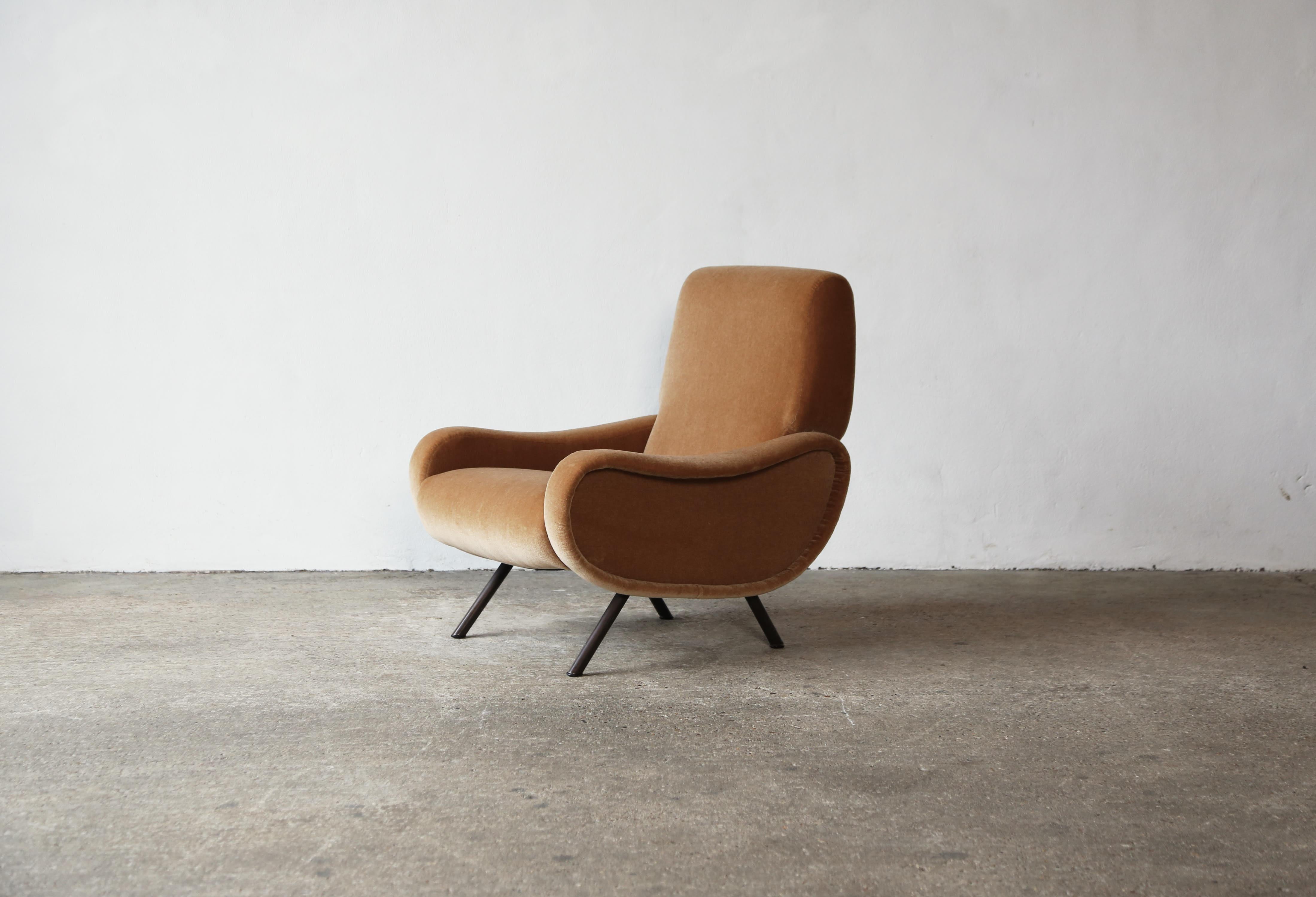 Authentique chaise pour femme de Marco MarCo, Arflex, Italie, années 1960.  Nouvellement retapissé dans un luxueux tissu 100% mohair de qualité supérieure, de couleur orange brûlé / rouille.  Pieds en laiton avec patine naturelle (ils peuvent être