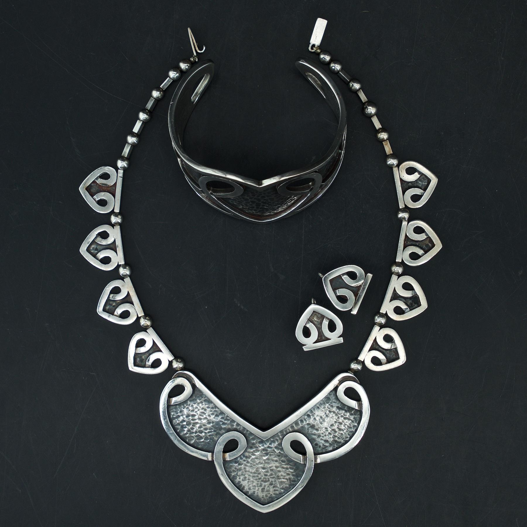 Frühes frühes Margot de Taxco Sterling Parure Set Halskette Ohrringe Manschettenarmband (Arts and Crafts) im Angebot