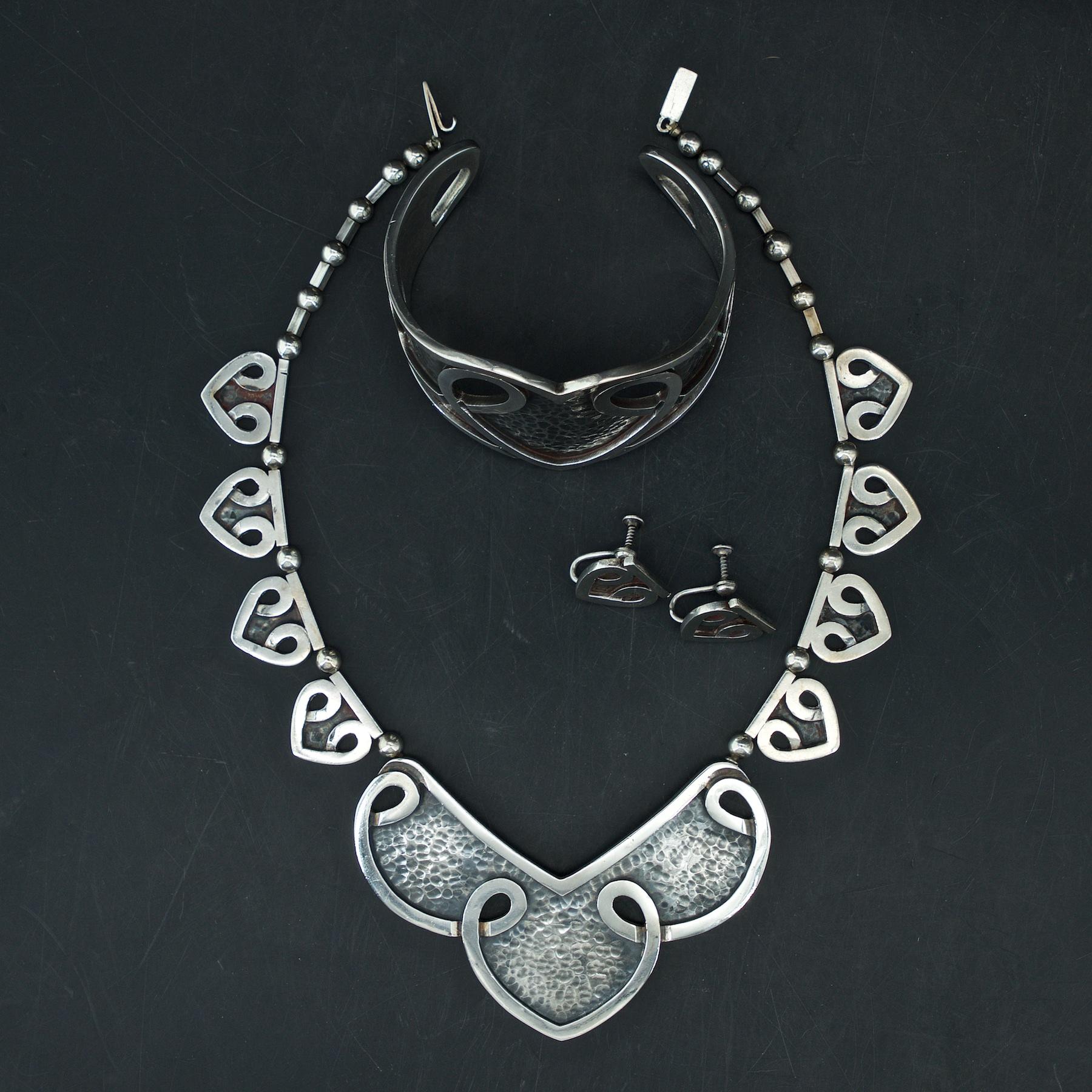 Frühes frühes Margot de Taxco Sterling Parure Set Halskette Ohrringe Manschettenarmband im Zustand „Gut“ im Angebot in Hyattsville, MD