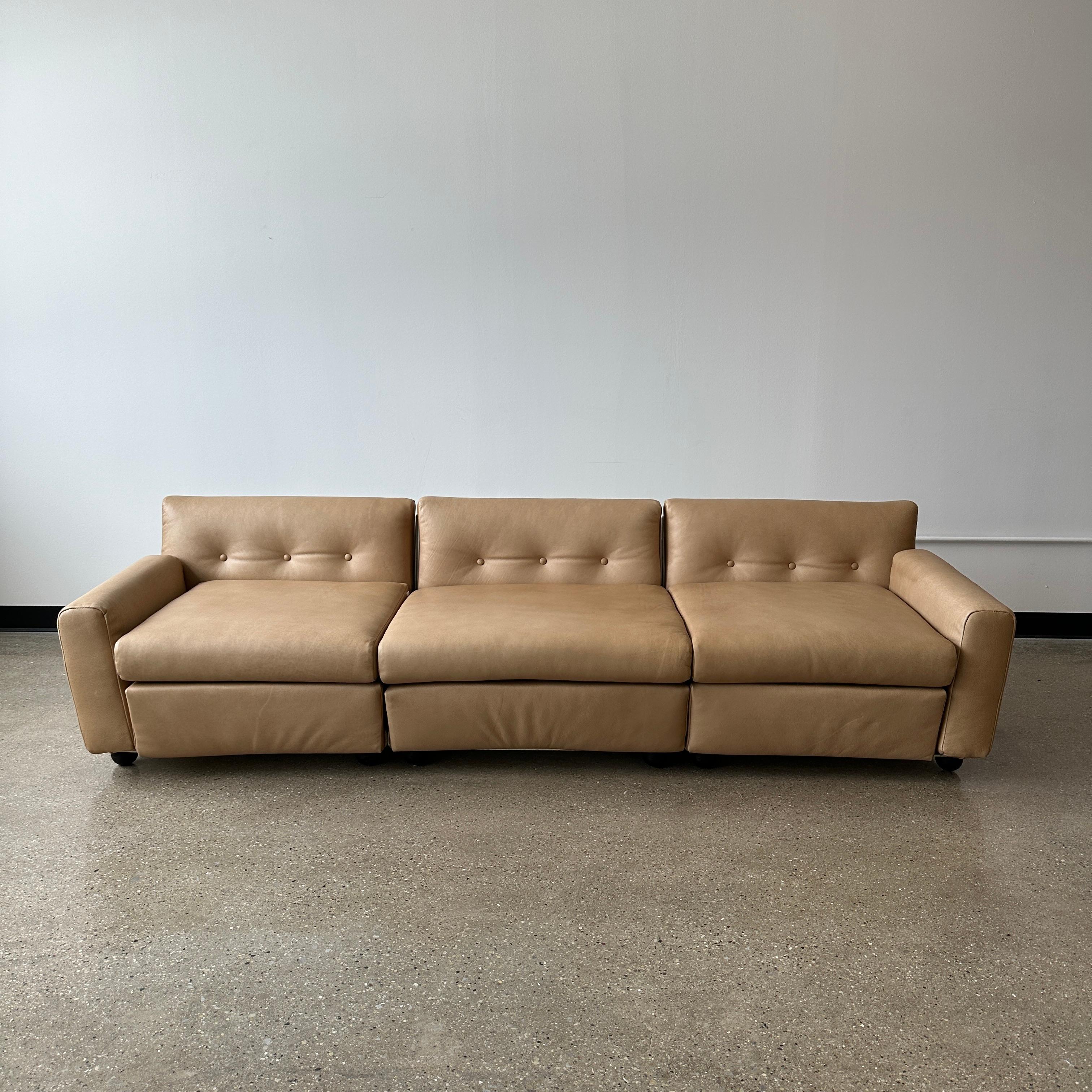 Mid-Century Modern Early Mario Bellini “Amanta” Sofa For Sale