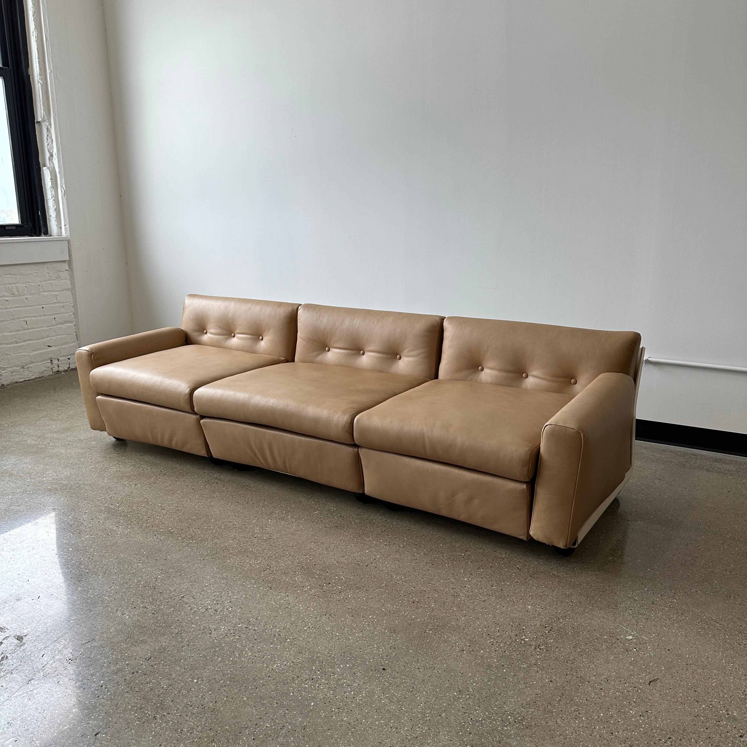 Early Mario Bellini “Amanta” Sofa In Good Condition For Sale In Chicago, IL