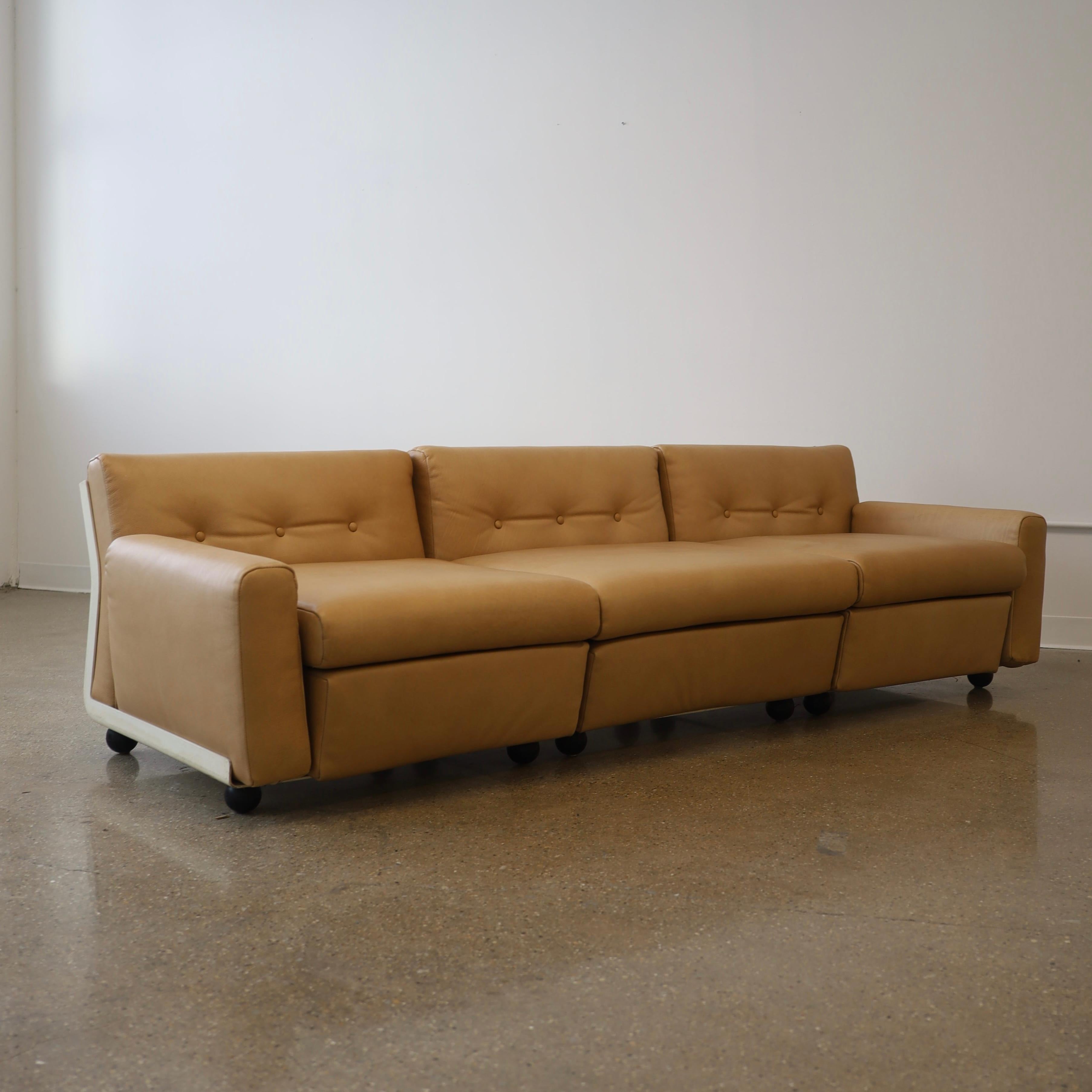 Early Mario Bellini “Amanta” Sofa In Good Condition For Sale In Chicago, IL
