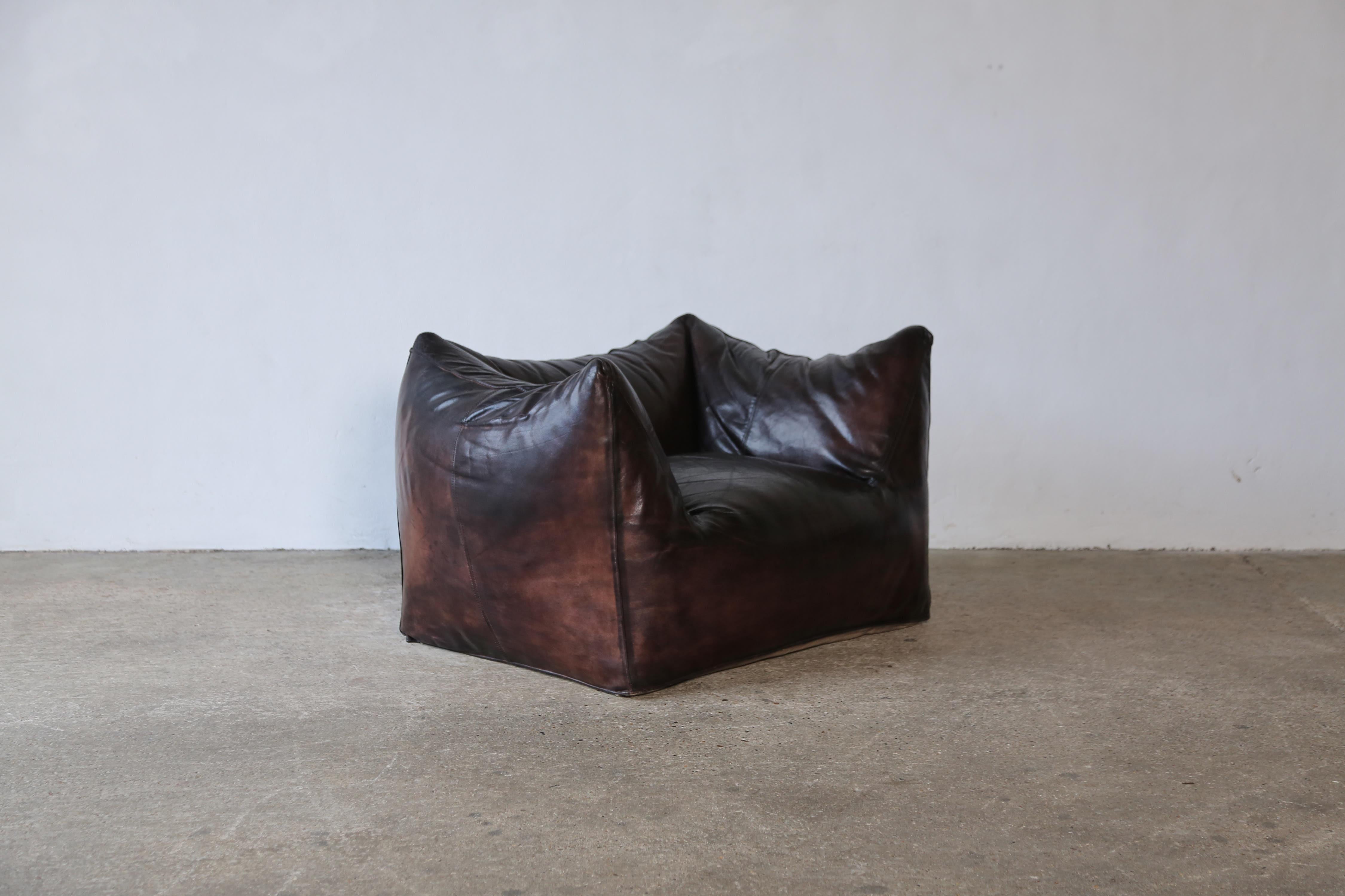 A rare first edition Mario Bellini Le Bambole lounge chair, in its original wonderfully patinated leather, produced by C&B Italia, Italy, in the early 1970s. Fast shipping worldwide.



