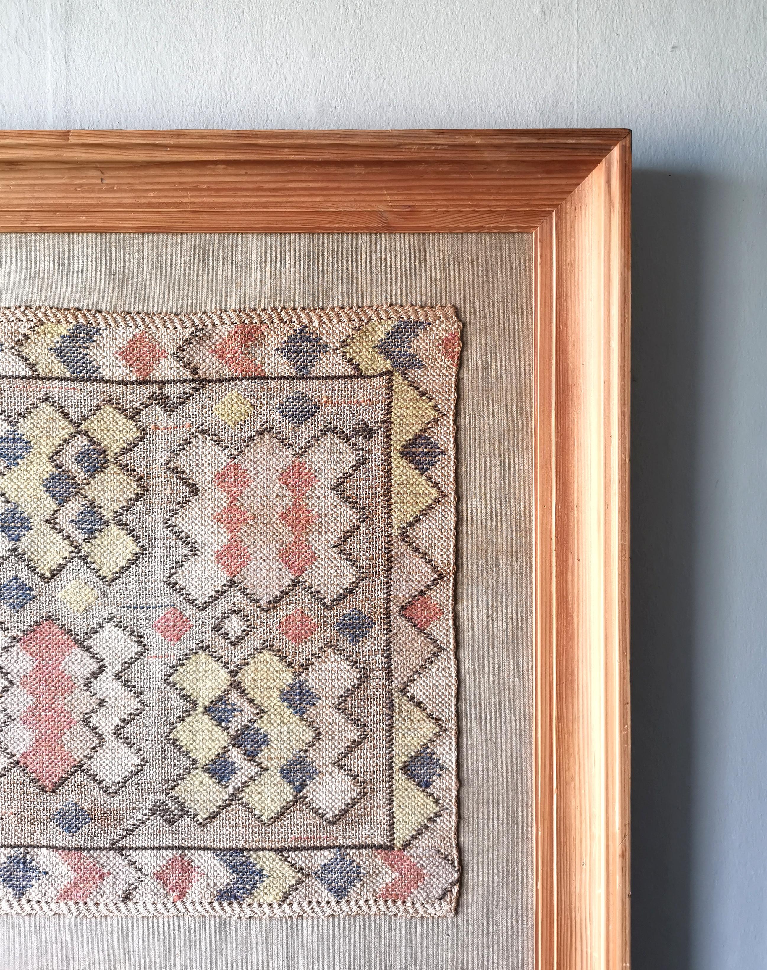 Suédois Tapisserie Märta Måås-Fjetterström dans un cadre en pin signé Suède années 30 en vente