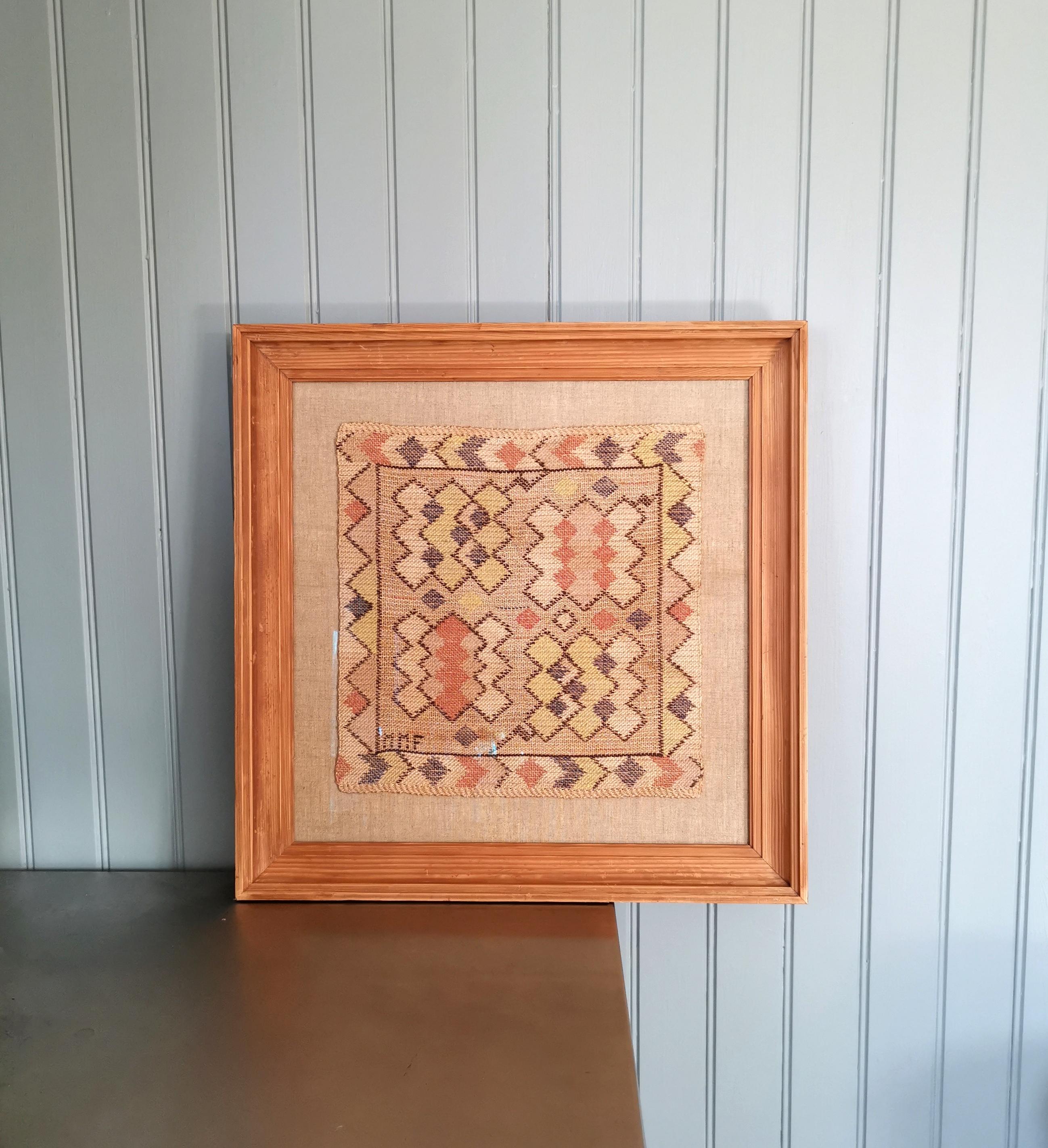 Milieu du XXe siècle Tapisserie Märta Måås-Fjetterström dans un cadre en pin signé Suède années 30 en vente