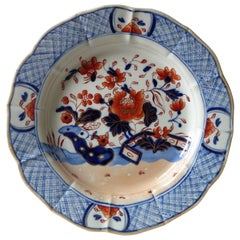 Assiette à dessert ou plat en pierre de fer de maçon à motif de clôture japonaise:: vers 1815