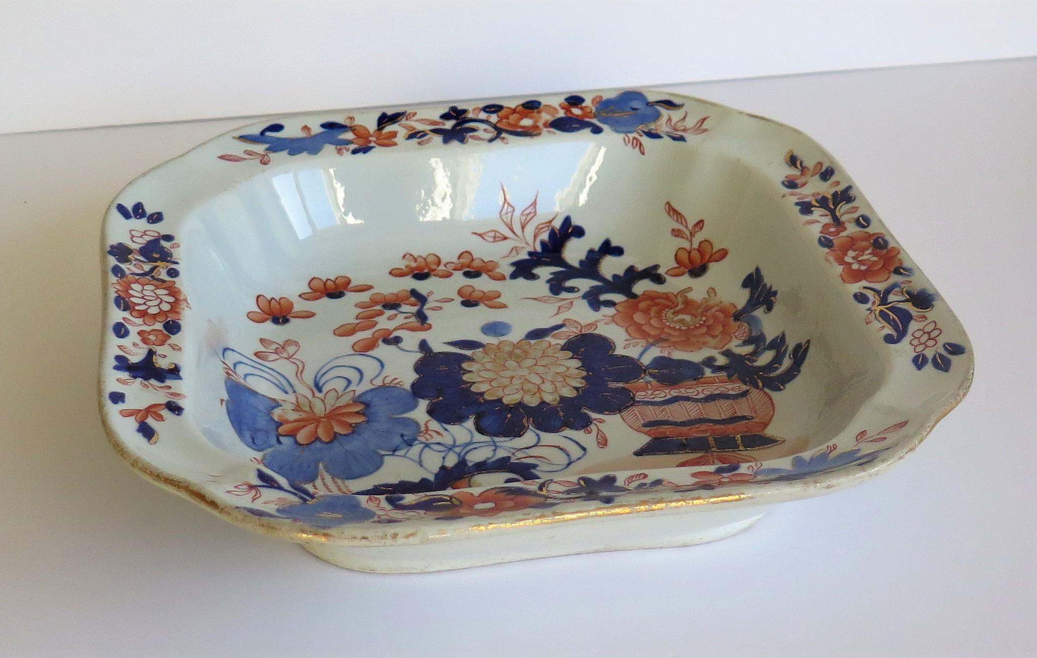 This is a very good large bowl or serving dish in the gilded Japan basket pattern, made by Mason's Ironstone, England in the early 19th century, circa 1815-1820.

Early Mason's bowls of this size and shape tend to be harder to find.

The bowl is