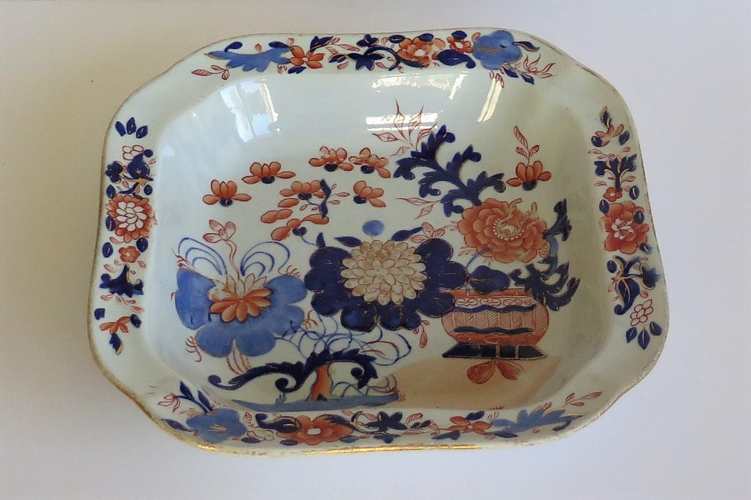 English Georgian Mason's Ironstone Large Dish or Bowl Gilded Japan Basket, circa 1818