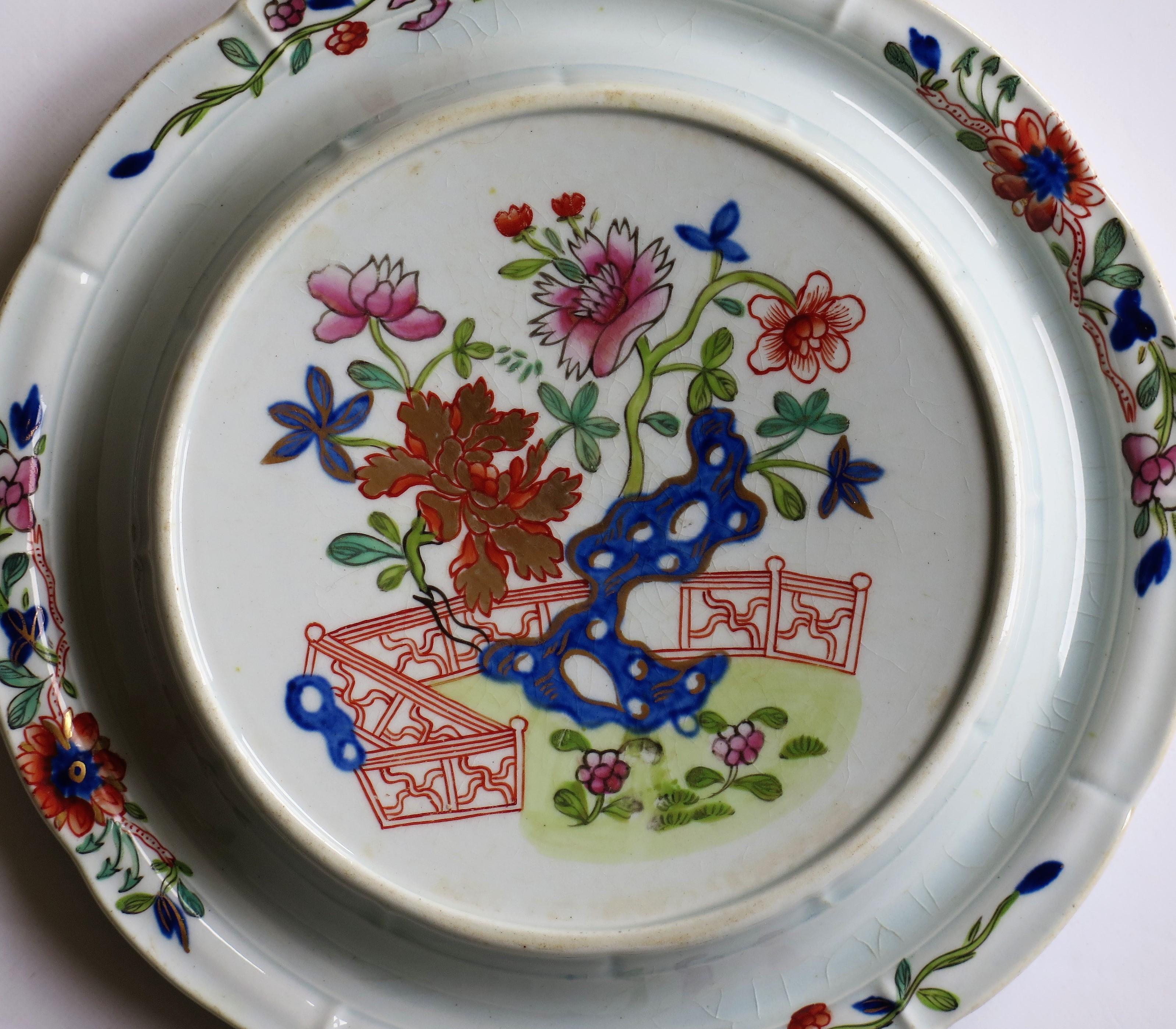 Soporte para Tetera Early Mason's Ironstone en Ptn de Cercado, Roca y Flor Dorada en venta 1