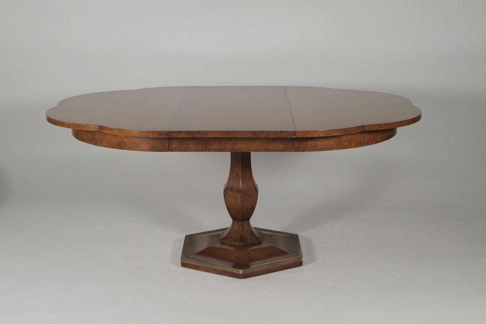 Early Mastercaft Burl Elm Clover Leaf Dining Room Table with Three Leaves In Excellent Condition In Lambertville, NJ
